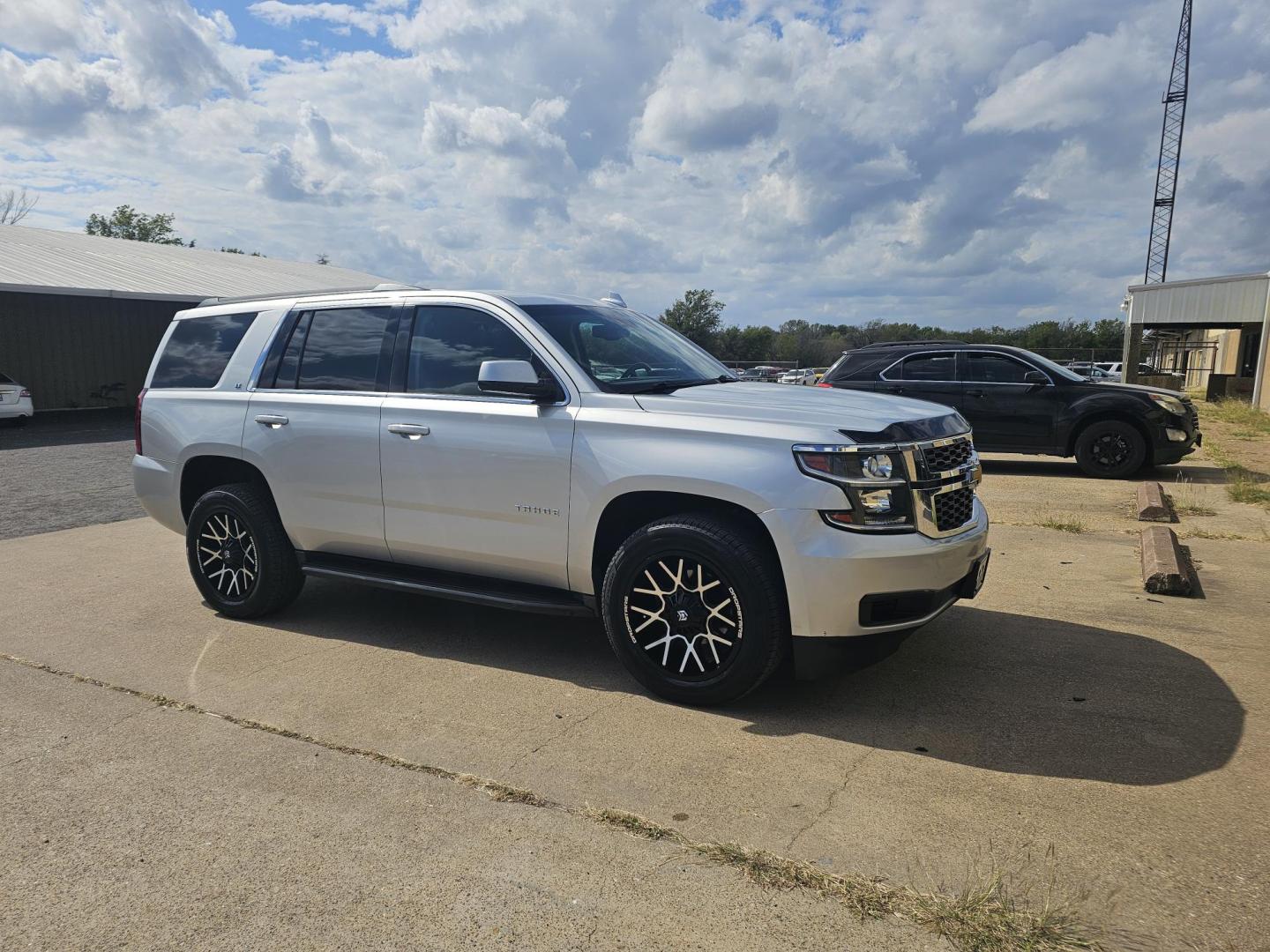 2016 SILVER Chevrolet Tahoe LT 2WD (1GNSCBKC4GR) with an 5.3L V8 OHV 16V engine, 6A transmission, located at 533 S Seven Points BLVD, Seven Points, TX, 75143, (430) 255-4030, 32.313999, -96.209351 - Photo#1