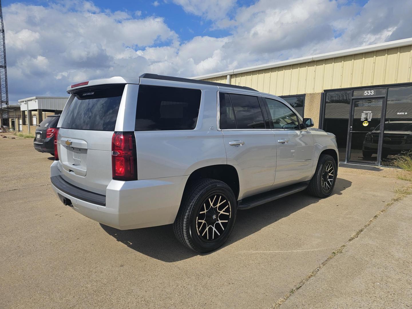 2016 SILVER Chevrolet Tahoe LT 2WD (1GNSCBKC4GR) with an 5.3L V8 OHV 16V engine, 6A transmission, located at 533 S Seven Points BLVD, Seven Points, TX, 75143, (430) 255-4030, 32.313999, -96.209351 - Photo#2