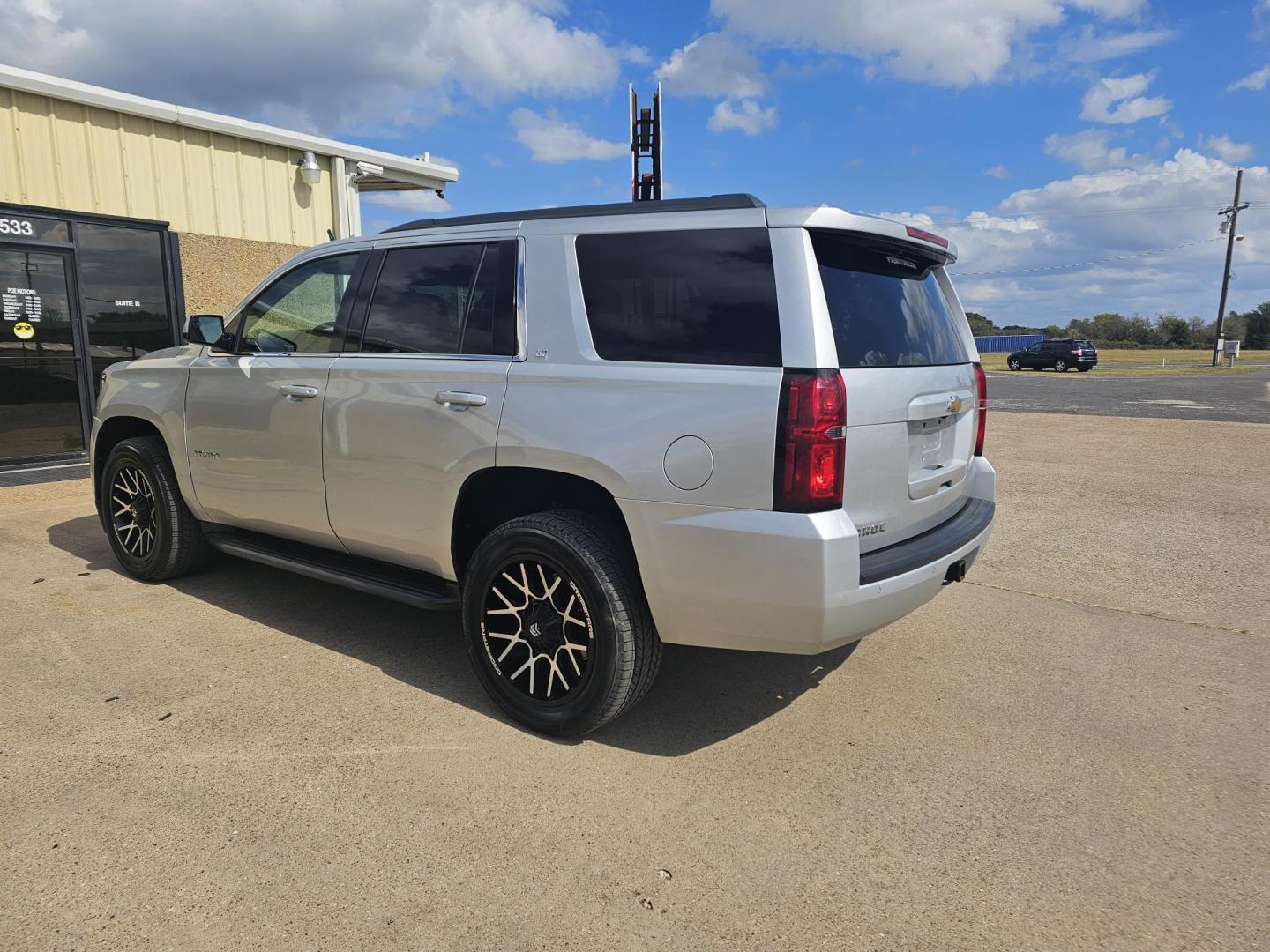 2016 SILVER Chevrolet Tahoe LT 2WD (1GNSCBKC4GR) with an 5.3L V8 OHV 16V engine, 6A transmission, located at 533 S Seven Points BLVD, Seven Points, TX, 75143, (430) 255-4030, 32.313999, -96.209351 - Photo#3