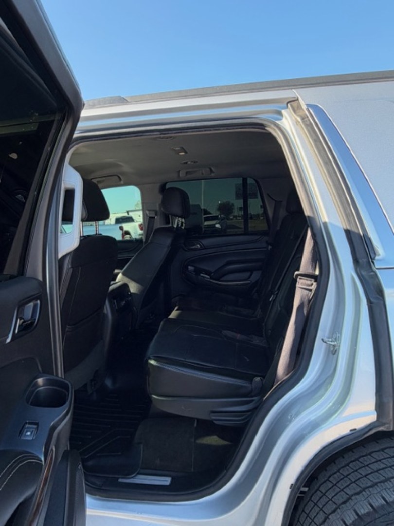 2016 SILVER Chevrolet Tahoe LT 2WD (1GNSCBKC4GR) with an 5.3L V8 OHV 16V engine, 6A transmission, located at 607 S Seven Points BLVD, Seven Points, TX, 75143, (430) 255-4030, 32.313934, -96.207932- Photo#4