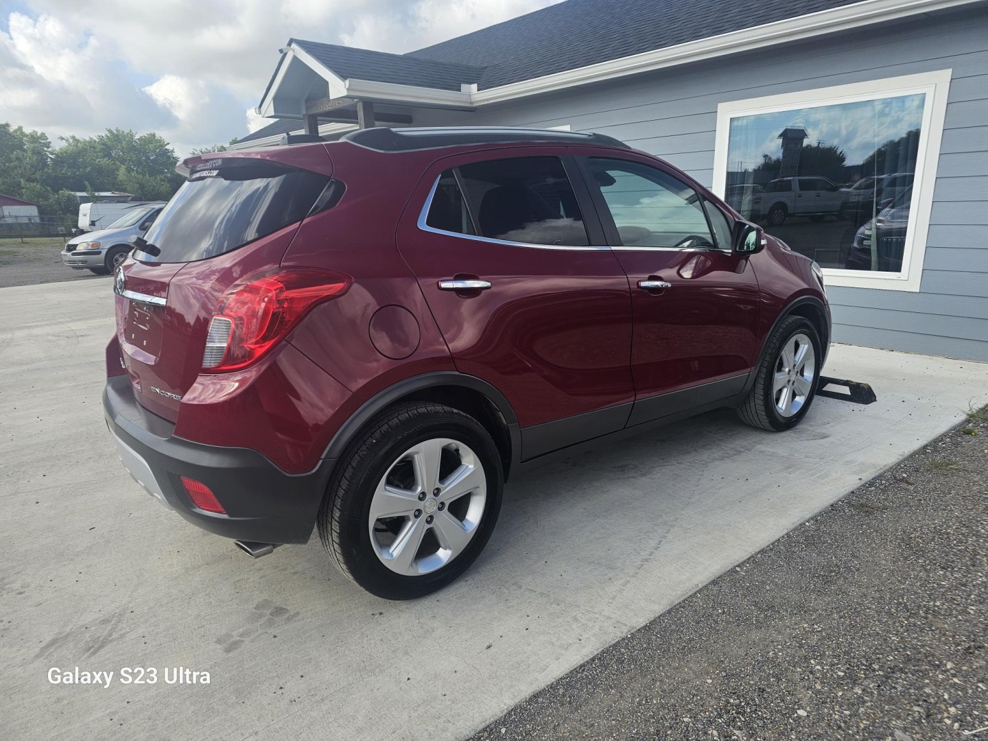 2015 MAROON Buick Encore Convenience FWD (KL4CJBSBXFB) with an 1.4L L4 DOHC 16V TURBO engine, 6-Speed Automatic transmission, located at 607 S Seven Points BLVD, Seven Points, TX, 75143, (430) 255-4030, 32.313934, -96.207932- Photo#2