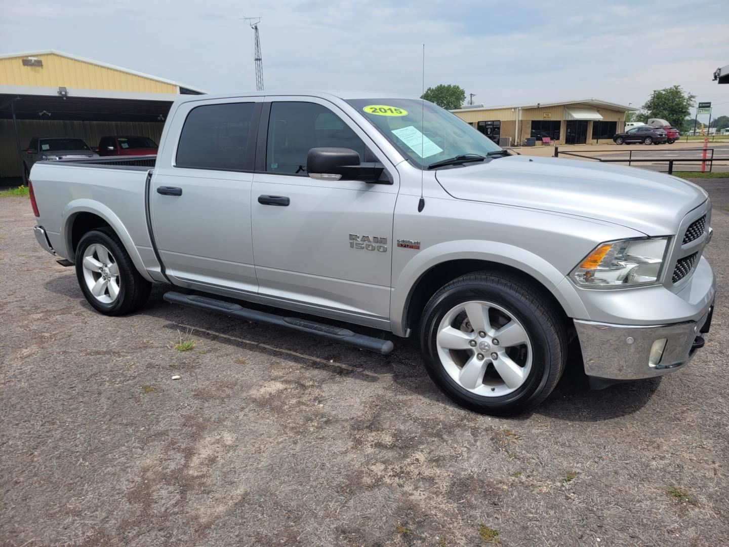 2015 SILVER RAM 1500 SLT Crew Cab SWB 2WD (1C6RR6LT9FS) with an 5.7L V8 OHV 16V engine, 6-Speed Automatic transmission, located at 533 S Seven Points BLVD, Seven Points, TX, 75143, (430) 255-4030, 32.313999, -96.209351 - Photo#1