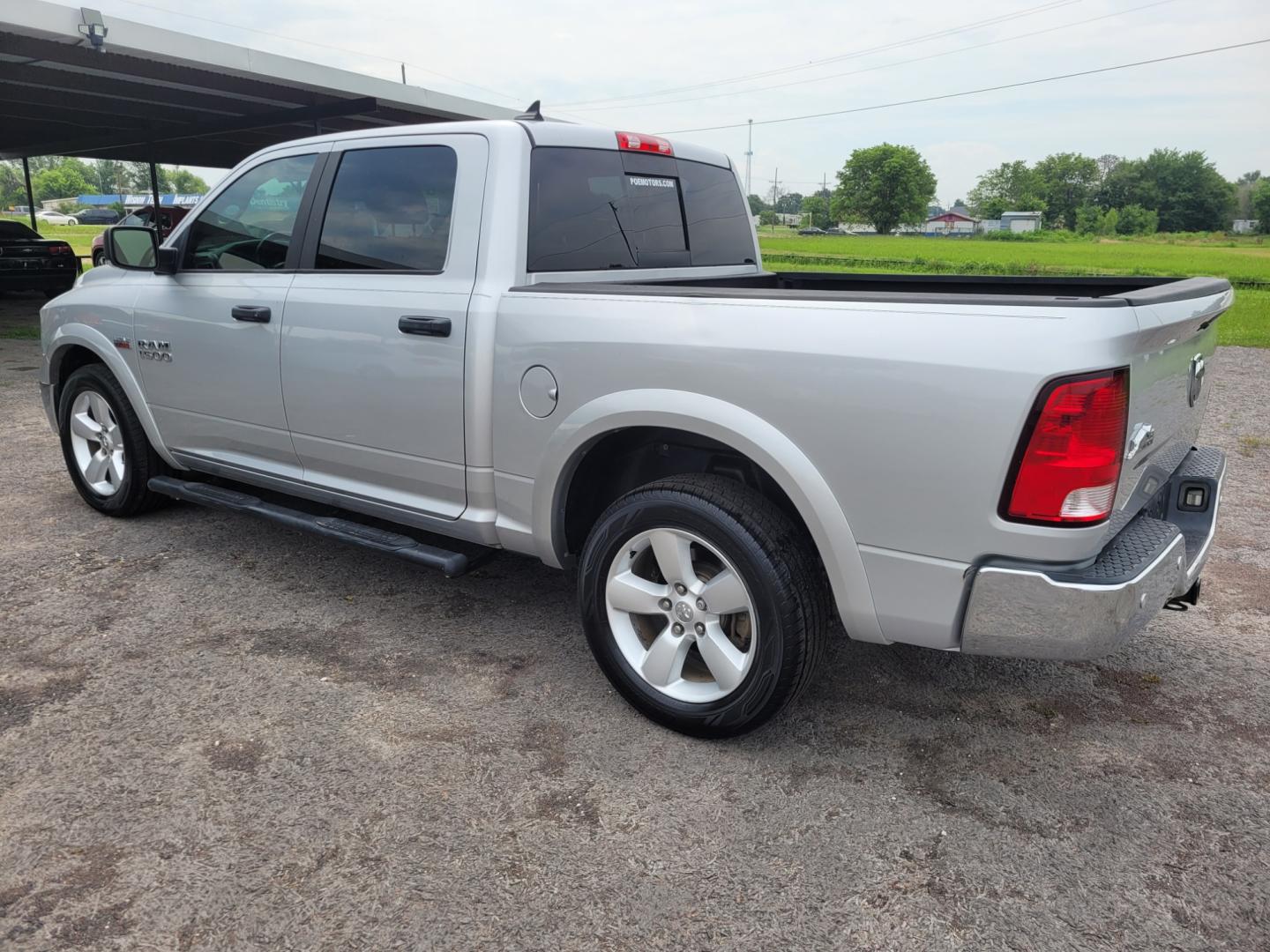 2015 SILVER RAM 1500 SLT Crew Cab SWB 2WD (1C6RR6LT9FS) with an 5.7L V8 OHV 16V engine, 6-Speed Automatic transmission, located at 533 S Seven Points BLVD, Seven Points, TX, 75143, (430) 255-4030, 32.313999, -96.209351 - Photo#2