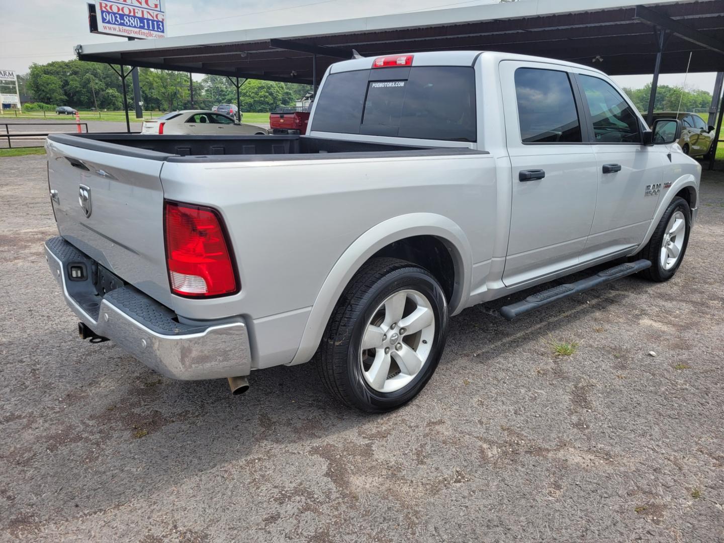 2015 SILVER RAM 1500 SLT Crew Cab SWB 2WD (1C6RR6LT9FS) with an 5.7L V8 OHV 16V engine, 6-Speed Automatic transmission, located at 533 S Seven Points BLVD, Seven Points, TX, 75143, (430) 255-4030, 32.313999, -96.209351 - Photo#3