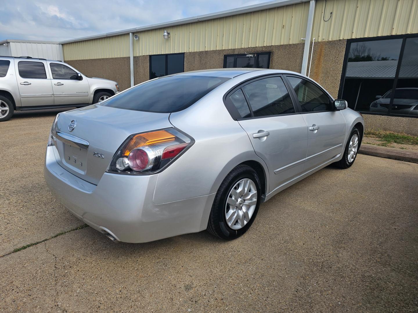 2012 SILVER Nissan Altima 2.5 S (1N4AL2AP1CN) with an 2.5L L4 DOHC 16V engine, located at 533 S Seven Points BLVD, Seven Points, TX, 75143, (430) 255-4030, 32.313999, -96.209351 - Photo#2