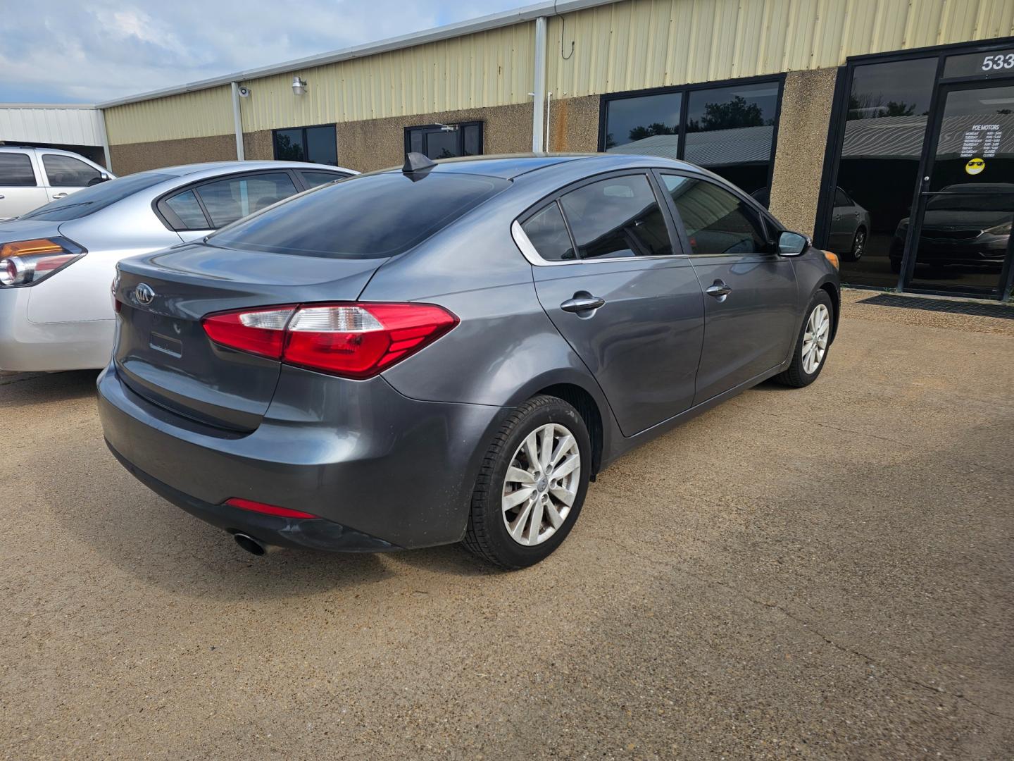 2015 GRAY Kia Forte EX (KNAFX4A83F5) with an 2.0L L4 DOHC 16V engine, 6-Speed Automatic transmission, located at 533 S Seven Points BLVD, Seven Points, TX, 75143, (430) 255-4030, 32.313999, -96.209351 - Photo#2