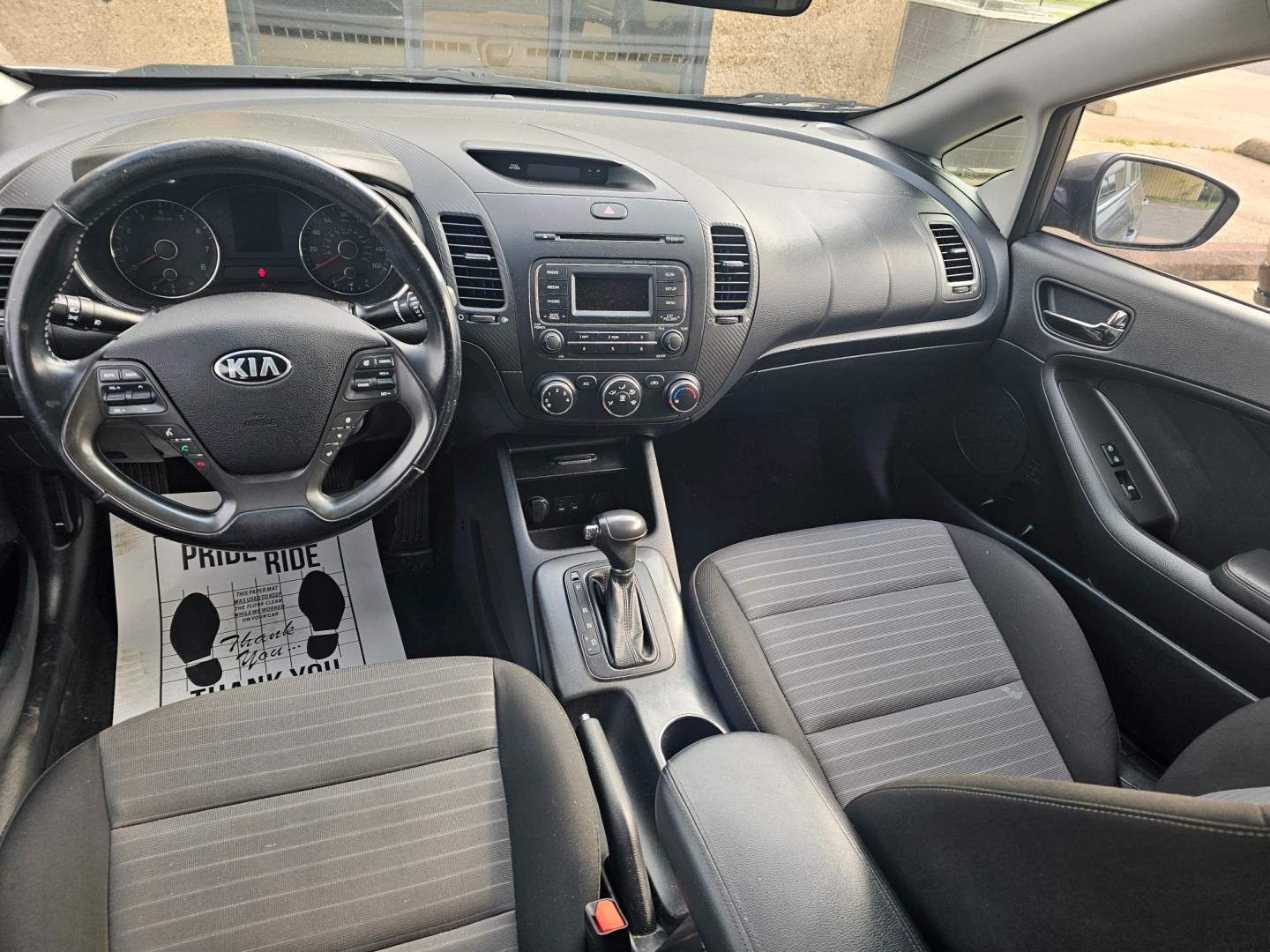 2015 GRAY Kia Forte EX (KNAFX4A83F5) with an 2.0L L4 DOHC 16V engine, 6-Speed Automatic transmission, located at 533 S Seven Points BLVD, Seven Points, TX, 75143, (430) 255-4030, 32.313999, -96.209351 - Photo#4