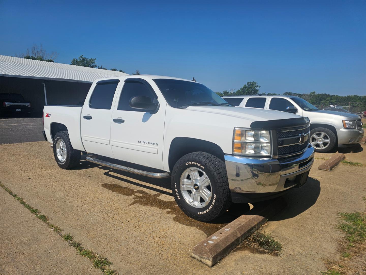 2013 WHITE Chevrolet Silverado 1500 LT Crew Cab 2WD (3GCPCSE04DG) with an 5.3L V8 OHV 16V FFV engine, 6-Speed Automatic transmission, located at 533 S Seven Points BLVD, Seven Points, TX, 75143, (430) 255-4030, 32.313999, -96.209351 - Photo#1