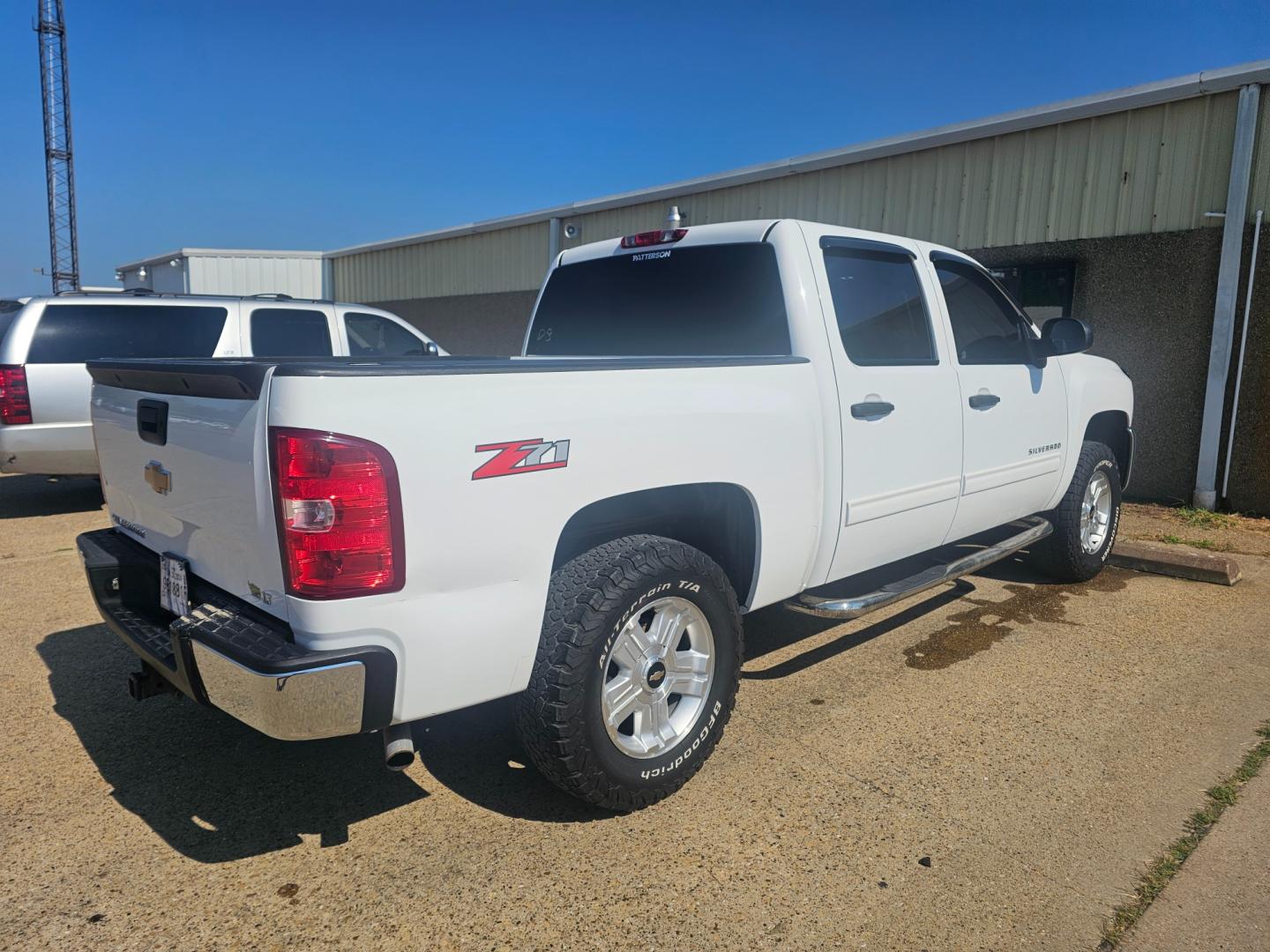 2013 WHITE Chevrolet Silverado 1500 LT Crew Cab 2WD (3GCPCSE04DG) with an 5.3L V8 OHV 16V FFV engine, 6-Speed Automatic transmission, located at 533 S Seven Points BLVD, Seven Points, TX, 75143, (430) 255-4030, 32.313999, -96.209351 - Photo#2