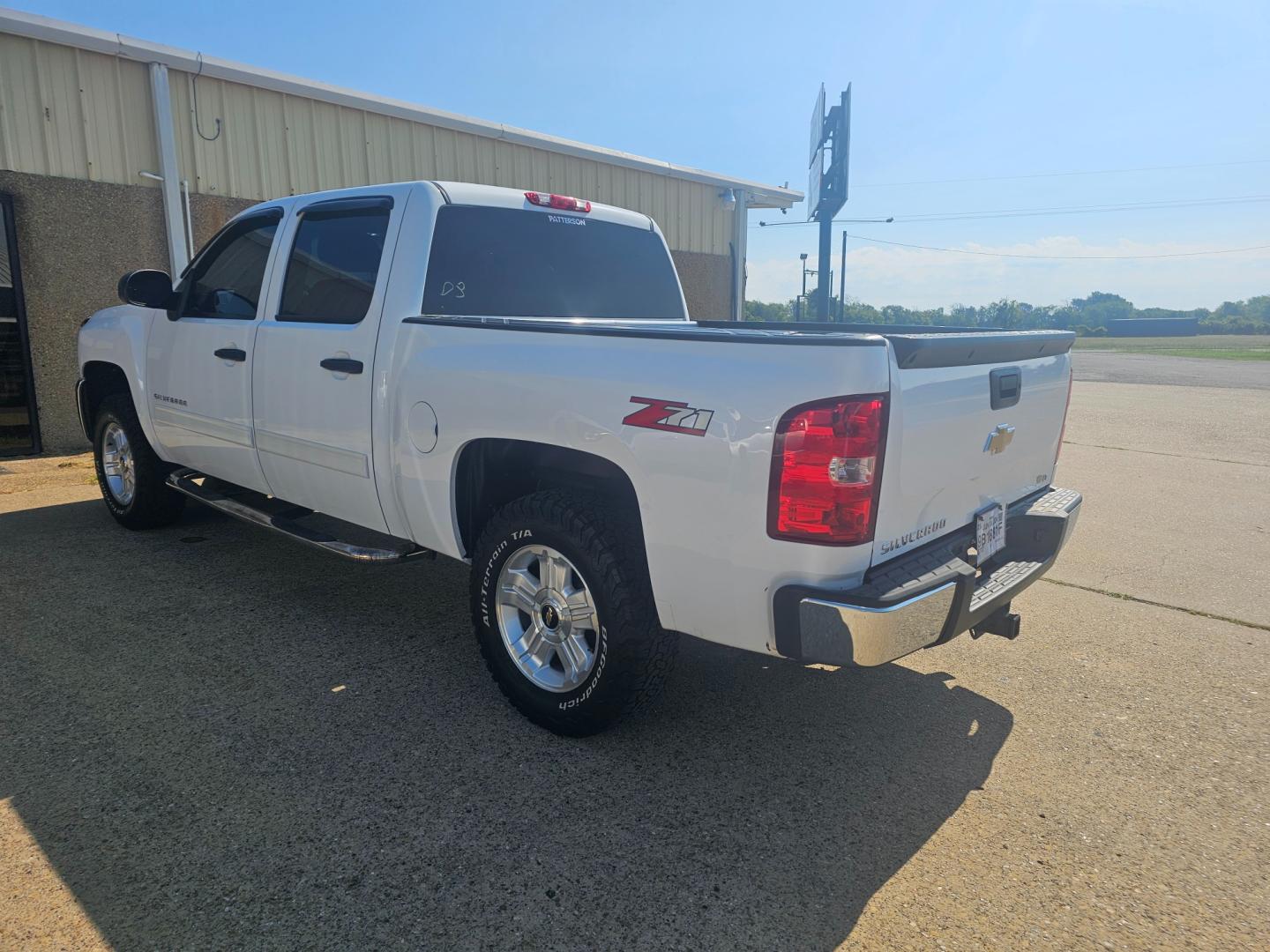 2013 WHITE Chevrolet Silverado 1500 LT Crew Cab 2WD (3GCPCSE04DG) with an 5.3L V8 OHV 16V FFV engine, 6-Speed Automatic transmission, located at 533 S Seven Points BLVD, Seven Points, TX, 75143, (430) 255-4030, 32.313999, -96.209351 - Photo#3