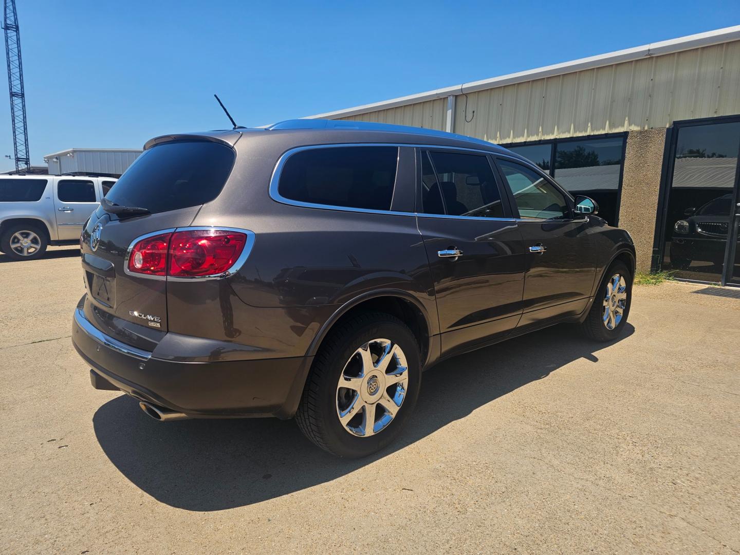 2010 BROWN Buick Enclave CXL FWD (5GALRBED5AJ) with an 3.6L V6 DOHC 24V engine, 6-Speed Automatic Overdrive transmission, located at 533 S Seven Points BLVD, Seven Points, TX, 75143, (430) 255-4030, 32.313999, -96.209351 - Photo#2