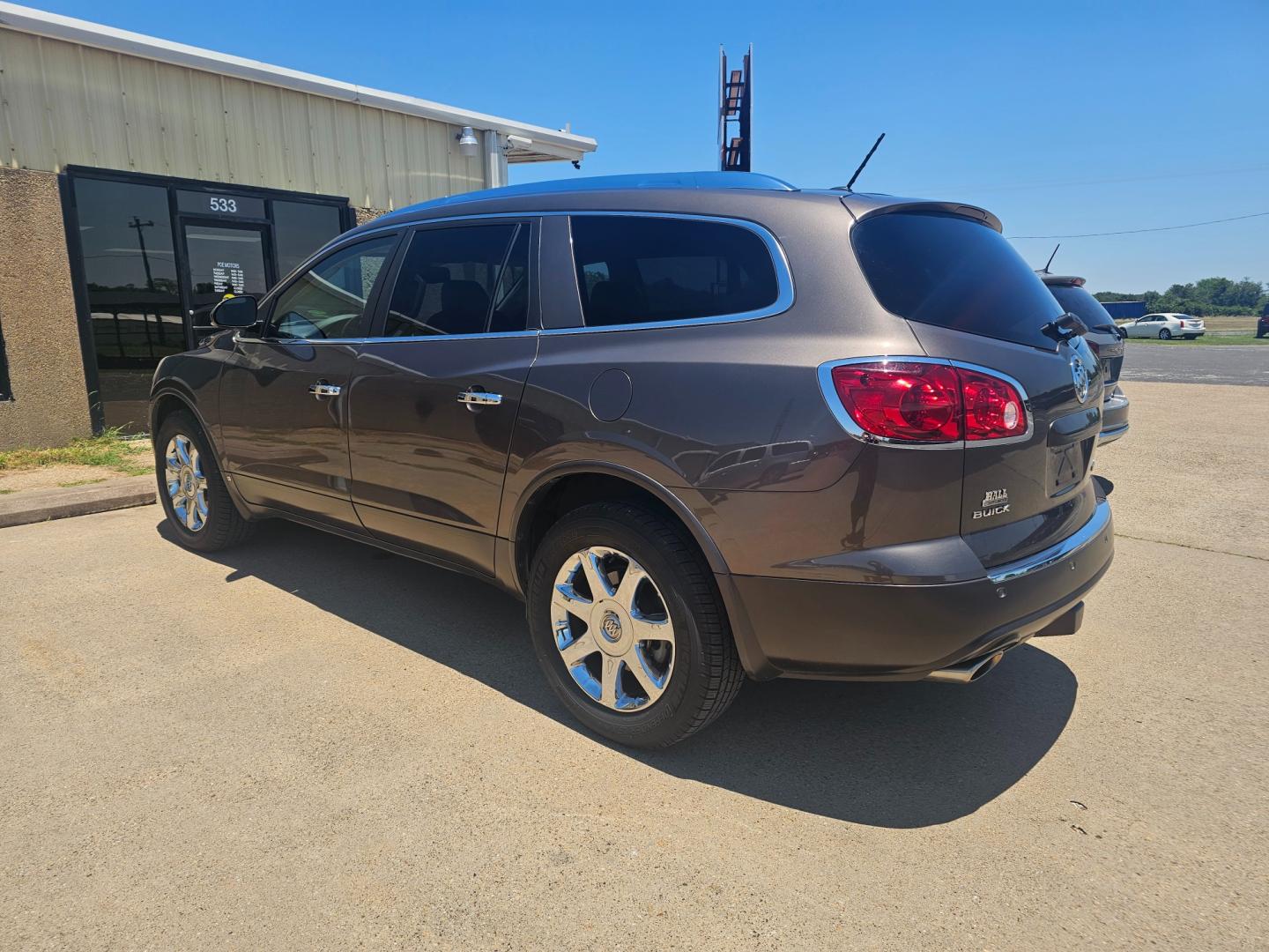 2010 BROWN Buick Enclave CXL FWD (5GALRBED5AJ) with an 3.6L V6 DOHC 24V engine, 6-Speed Automatic Overdrive transmission, located at 533 S Seven Points BLVD, Seven Points, TX, 75143, (430) 255-4030, 32.313999, -96.209351 - Photo#3