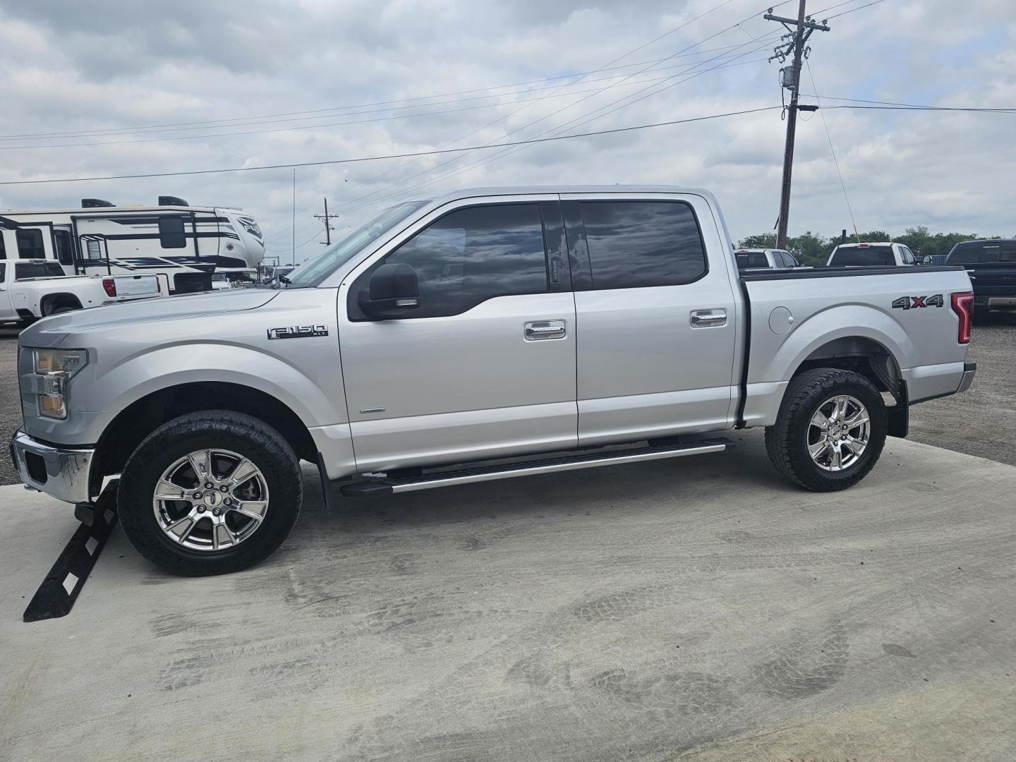 2016 SILVER Ford F-150 XLT SuperCrew 6.5-ft. Bed 4WD (1FTEW1EG9GF) with an 3.5L V6 TURBO engine, 6A transmission, located at 607 S Seven Points BLVD, Seven Points, TX, 75143, (430) 255-4030, 32.313934, -96.207932 - Photo#0