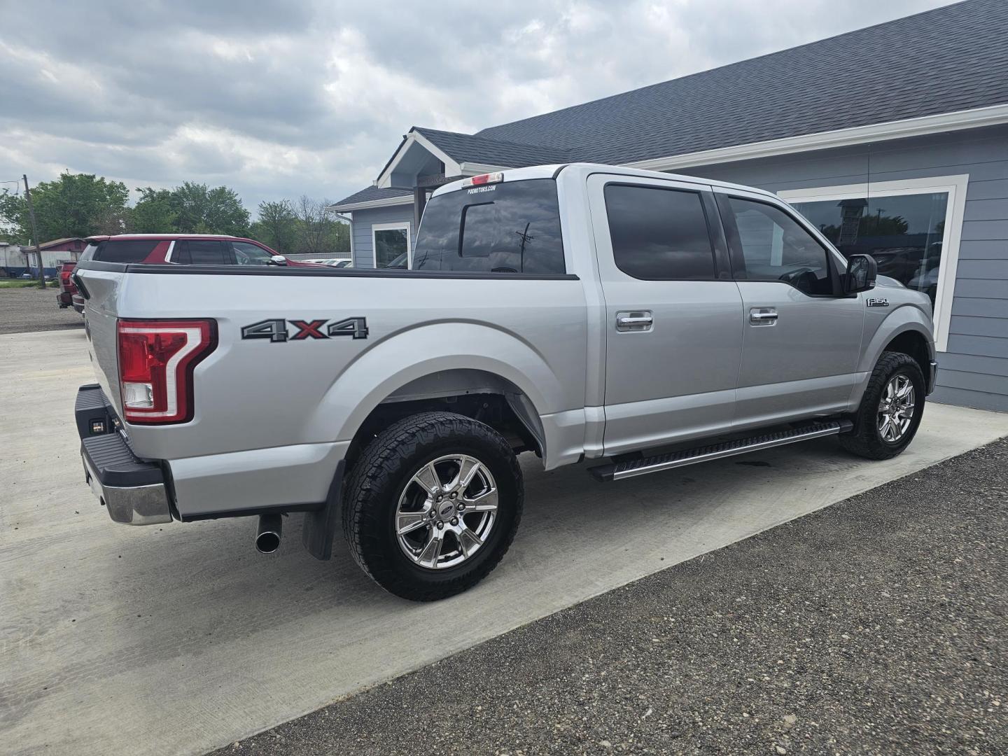 2016 SILVER Ford F-150 XLT SuperCrew 6.5-ft. Bed 4WD (1FTEW1EG9GF) with an 3.5L V6 TURBO engine, 6A transmission, located at 607 S Seven Points BLVD, Seven Points, TX, 75143, (430) 255-4030, 32.313934, -96.207932 - Photo#2