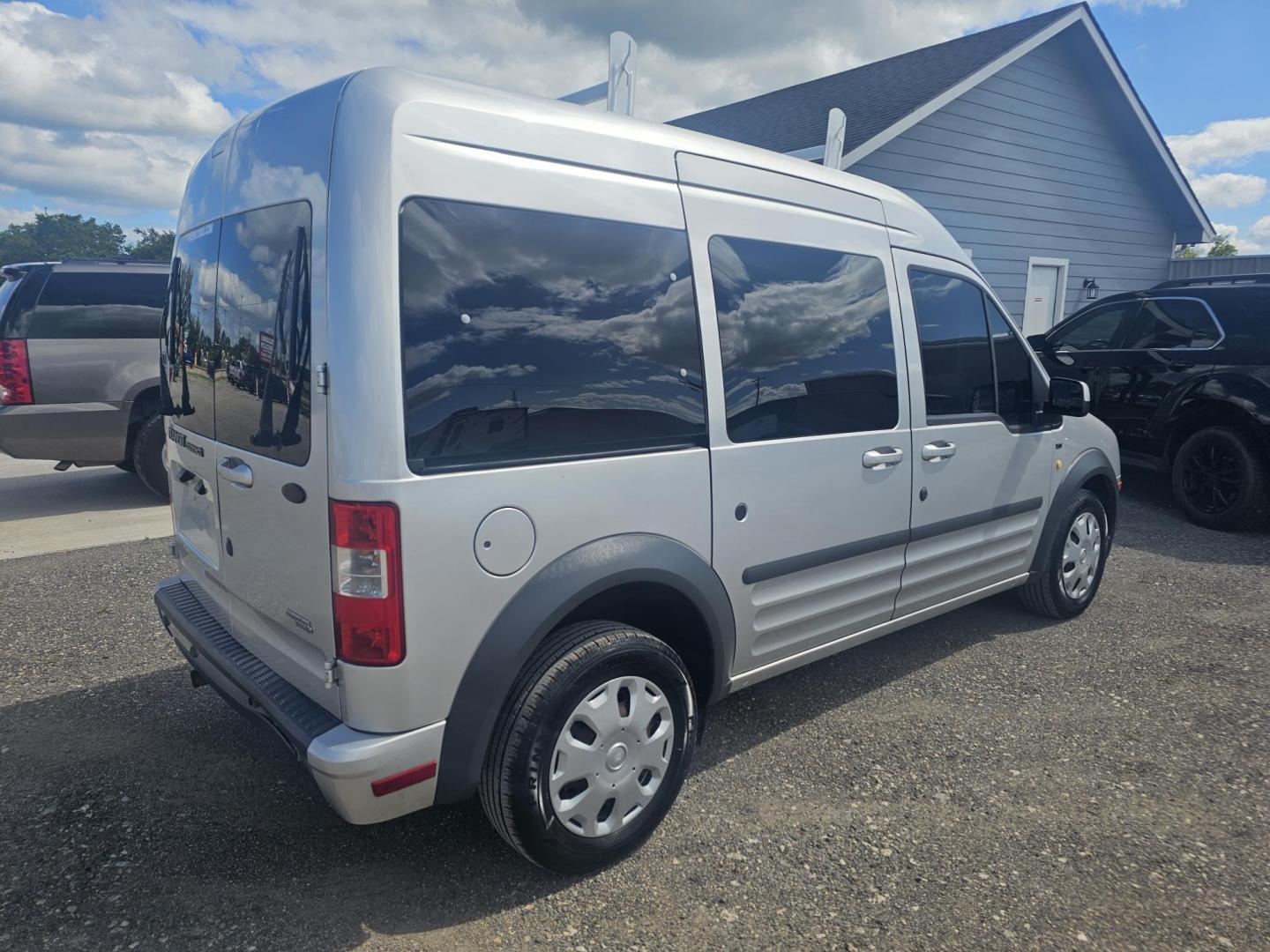 2011 SILVER Ford Transit Connect XLT Premium Wagon (NM0KS9CN0BT) with an 2.0L L4 DOHC 16V engine, 4-Speed Automatic transmission, located at 607 S Seven Points BLVD, Seven Points, TX, 75143, (430) 255-4030, 32.313934, -96.207932 - Photo#2