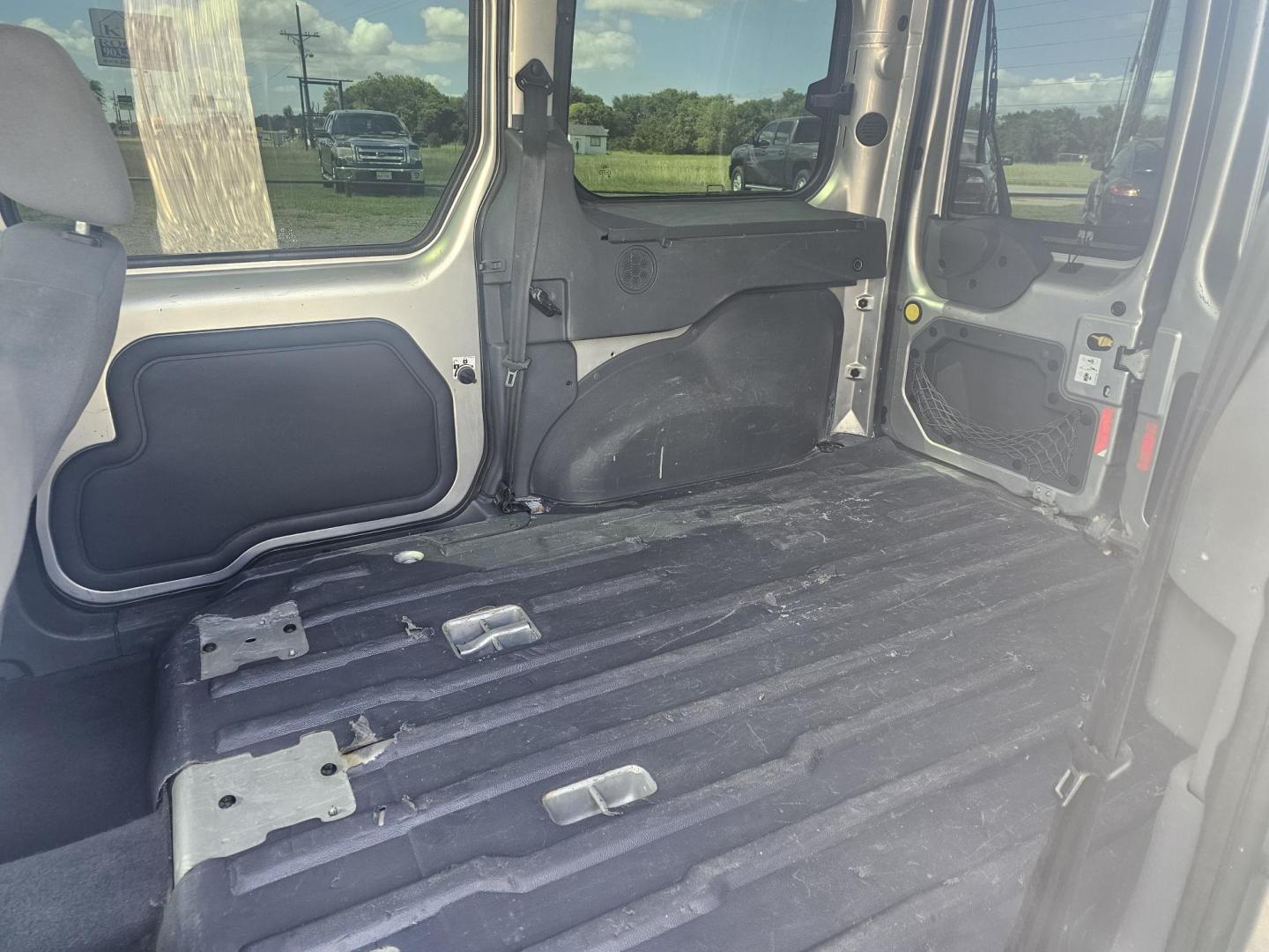 2011 SILVER Ford Transit Connect XLT Premium Wagon (NM0KS9CN0BT) with an 2.0L L4 DOHC 16V engine, 4-Speed Automatic transmission, located at 607 S Seven Points BLVD, Seven Points, TX, 75143, (430) 255-4030, 32.313934, -96.207932 - Photo#5