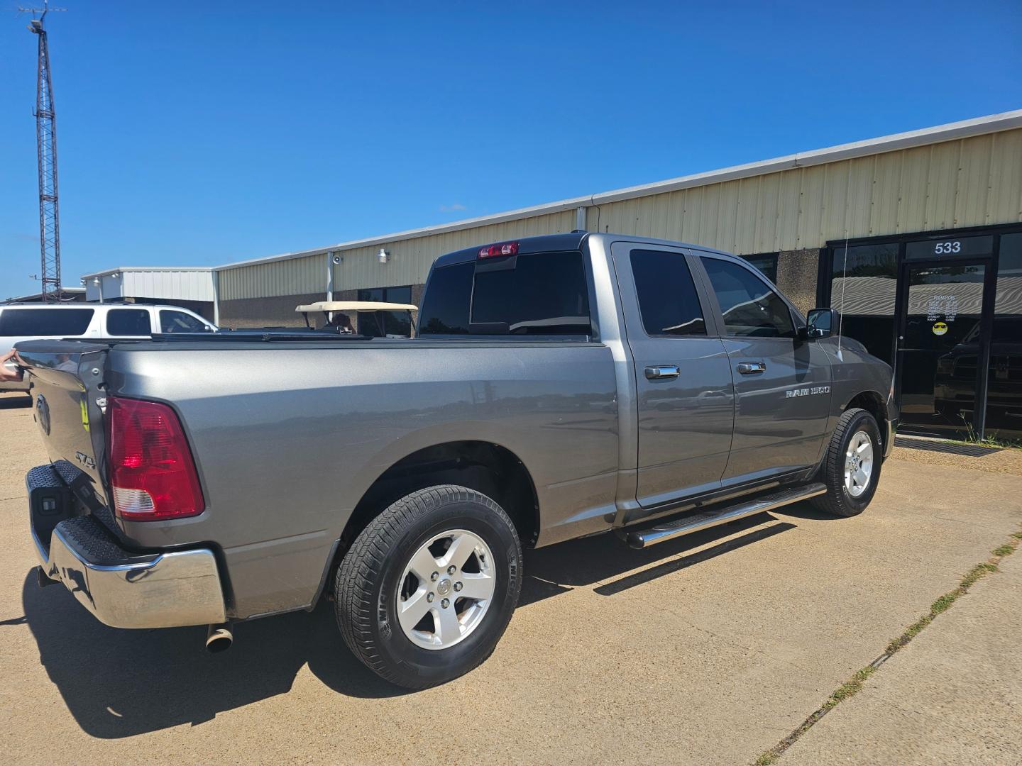 2011 GRAY Dodge Ram 1500 Sport Quad Cab 4WD (1D7RV1GP2BS) with an 4.7L V8 SOHC 16V FFV engine, 5-Speed Automatic transmission, located at 533 S Seven Points BLVD, Seven Points, TX, 75143, (430) 255-4030, 32.313999, -96.209351 - Photo#2