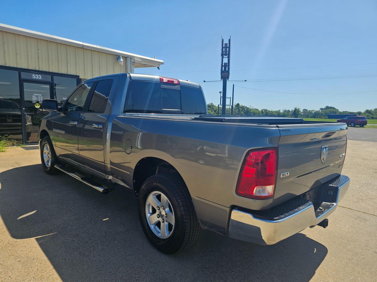 2011 GRAY Dodge Ram 1500 Sport Quad Cab 4WD (1D7RV1GP2BS) with an 4.7L V8 SOHC 16V FFV engine, 5-Speed Automatic transmission, located at 533 S Seven Points BLVD, Seven Points, TX, 75143, (430) 255-4030, 32.313999, -96.209351 - Photo#3