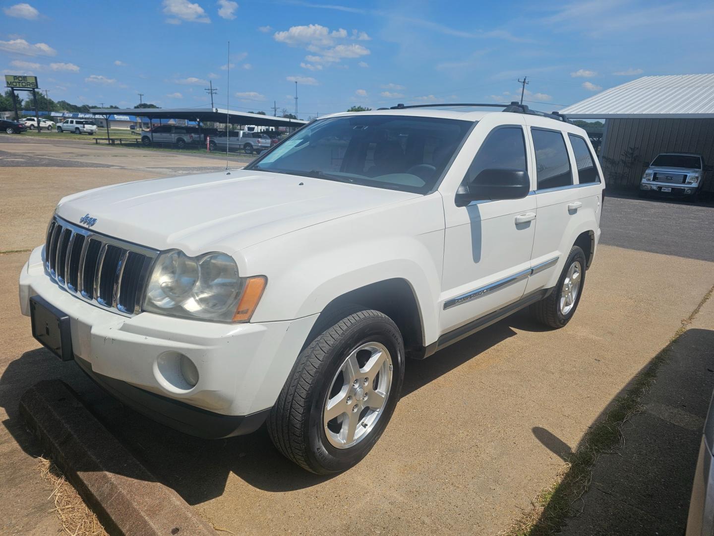 2005 WHITE Jeep Grand Cherokee Limited 2WD (1J4HS58N35C) with an 4.7L V8 SOHC 16V engine, 5-Speed Automatic Overdrive transmission, located at 533 S Seven Points BLVD, Seven Points, TX, 75143, (430) 255-4030, 32.313999, -96.209351 - Photo#0