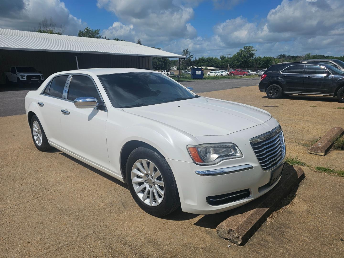 2012 WHITE Chrysler 300 Base (2C3CCAAG6CH) with an 3.6L V6 SOHC 24V engine, 5-Speed Automatic transmission, located at 533 S Seven Points BLVD, Seven Points, TX, 75143, (430) 255-4030, 32.313999, -96.209351 - Photo#1