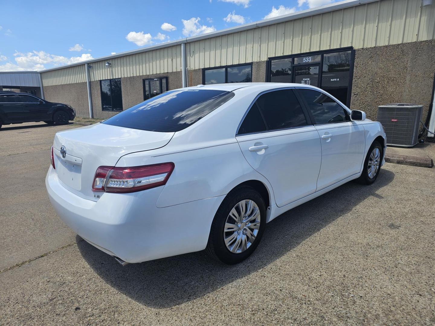 2010 WHITE Toyota Camry LE V6 6-Spd AT (4T1BK3EK2AU) with an 3.5L V6 DOHC 24V engine, 6-Speed Automatic transmission, located at 533 S Seven Points BLVD, Seven Points, TX, 75143, (430) 255-4030, 32.313999, -96.209351 - Photo#1