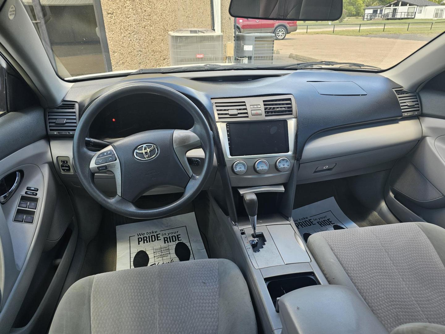 2010 WHITE Toyota Camry LE V6 6-Spd AT (4T1BK3EK2AU) with an 3.5L V6 DOHC 24V engine, 6-Speed Automatic transmission, located at 533 S Seven Points BLVD, Seven Points, TX, 75143, (430) 255-4030, 32.313999, -96.209351 - Photo#3