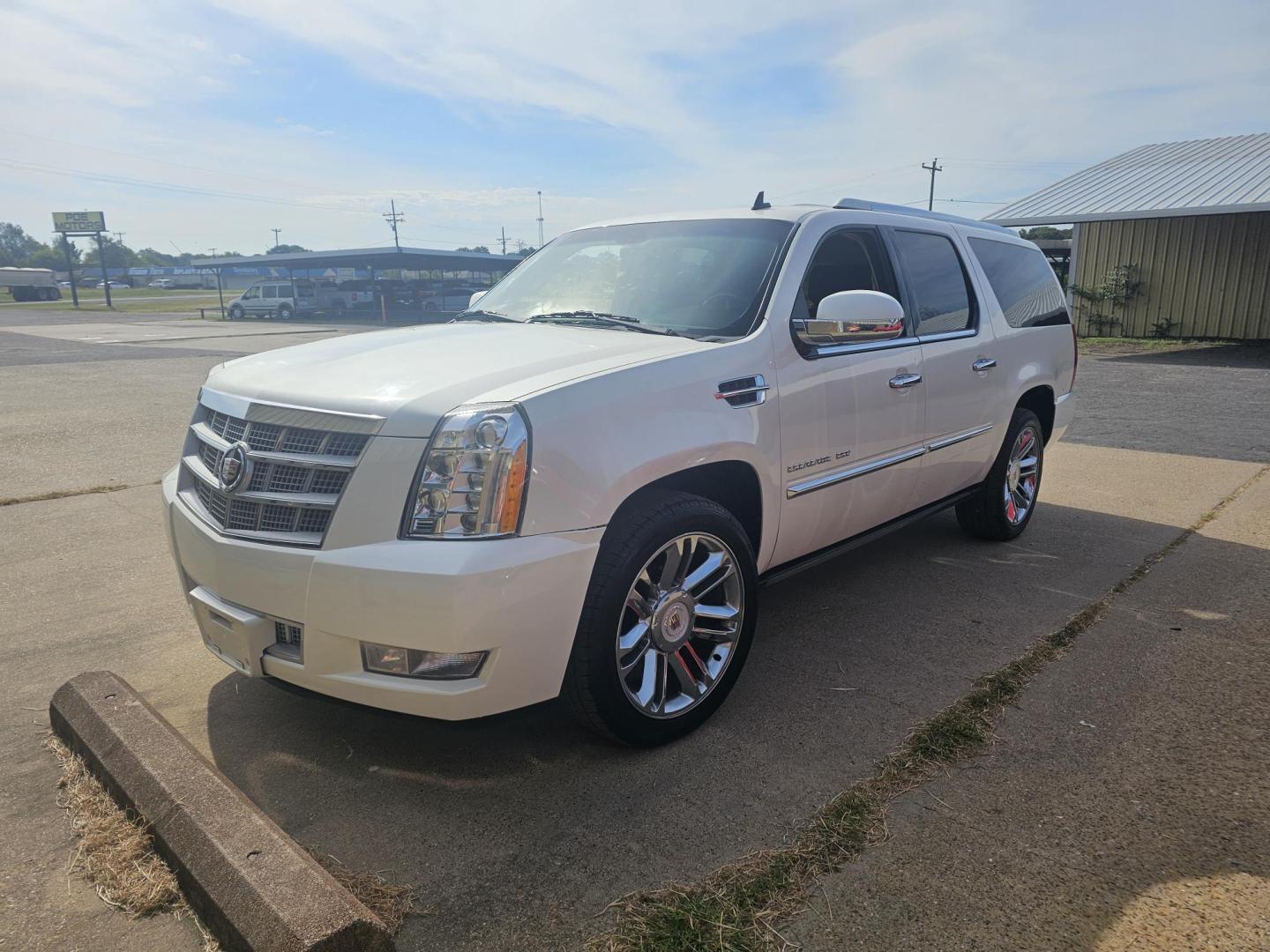 2012 WHITE Cadillac Escalade ESV AWD Platinum (1GYS4KEF9CR) with an 6.2L V8 OHV 16V FFV engine, 6-Speed Automatic transmission, located at 533 S Seven Points BLVD, Seven Points, TX, 75143, (430) 255-4030, 32.313999, -96.209351 - Photo#0