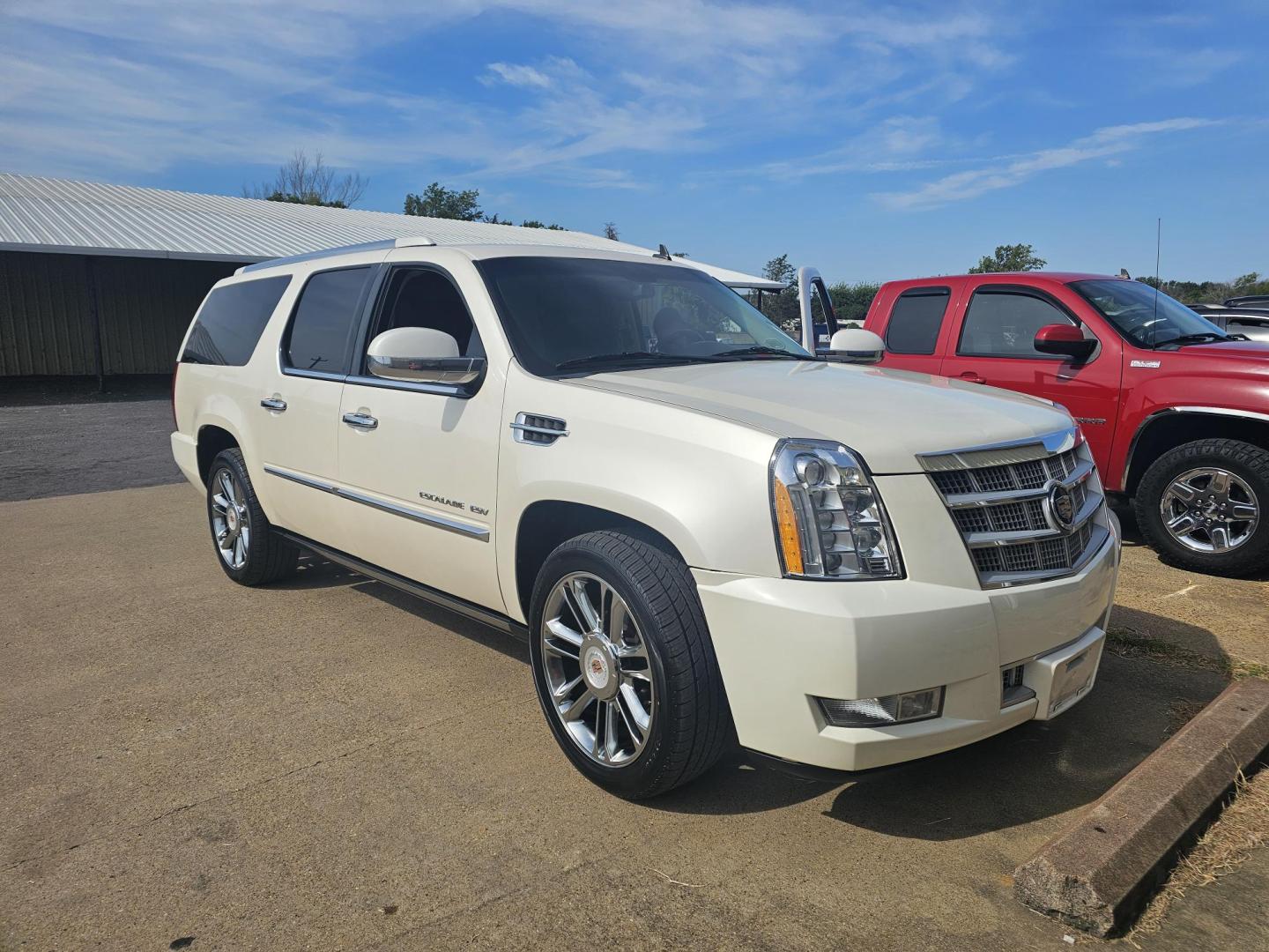 2012 WHITE Cadillac Escalade ESV AWD Platinum (1GYS4KEF9CR) with an 6.2L V8 OHV 16V FFV engine, 6-Speed Automatic transmission, located at 533 S Seven Points BLVD, Seven Points, TX, 75143, (430) 255-4030, 32.313999, -96.209351 - Photo#3