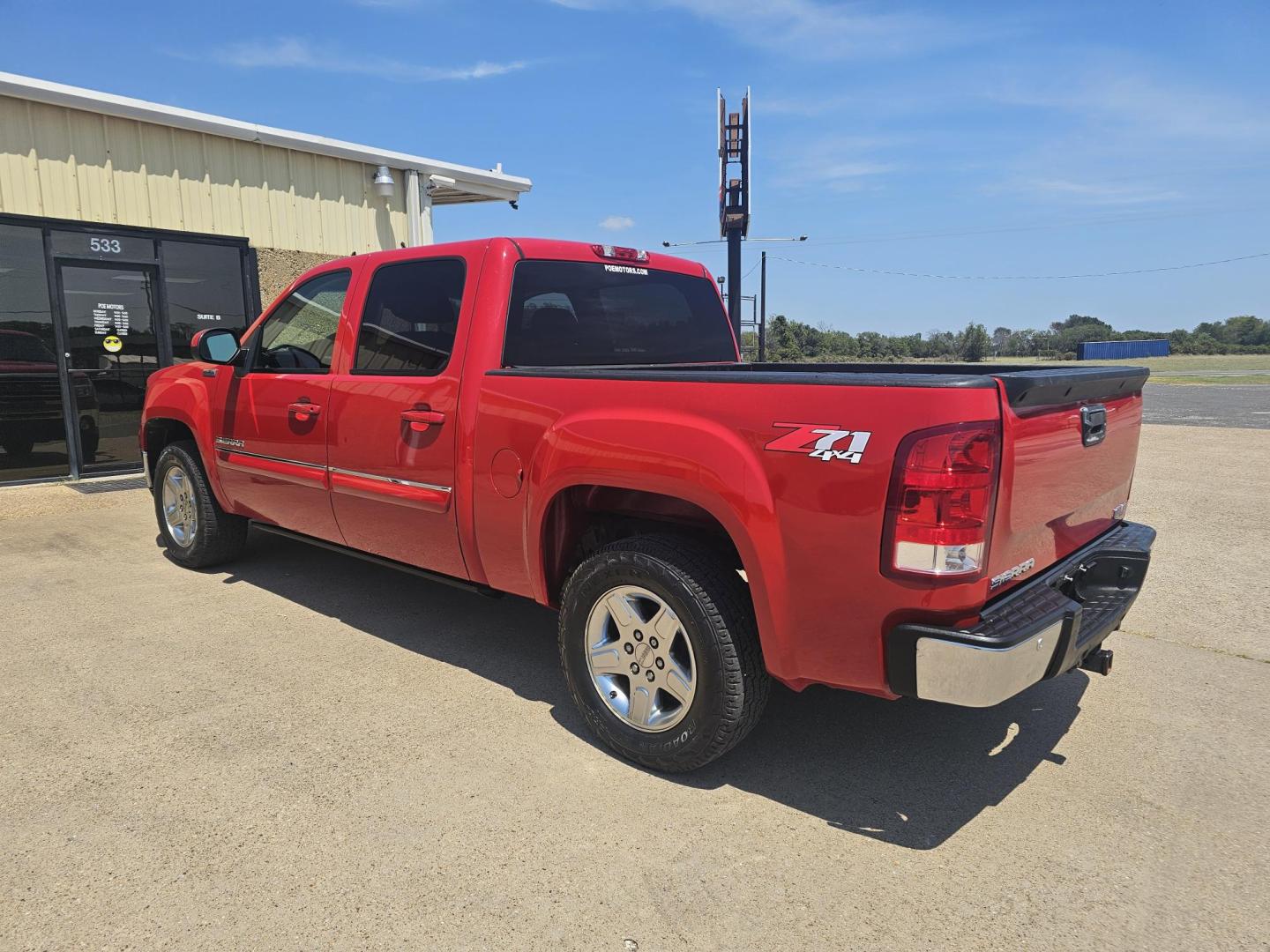 2012 RED GMC Sierra 1500 SLE Crew Cab 4WD (3GTP2VE71CG) with an 5.3L V8 OHV 16V FFV engine, 6-Speed Automatic transmission, located at 533 S Seven Points BLVD, Seven Points, TX, 75143, (430) 255-4030, 32.313999, -96.209351 - Photo#2