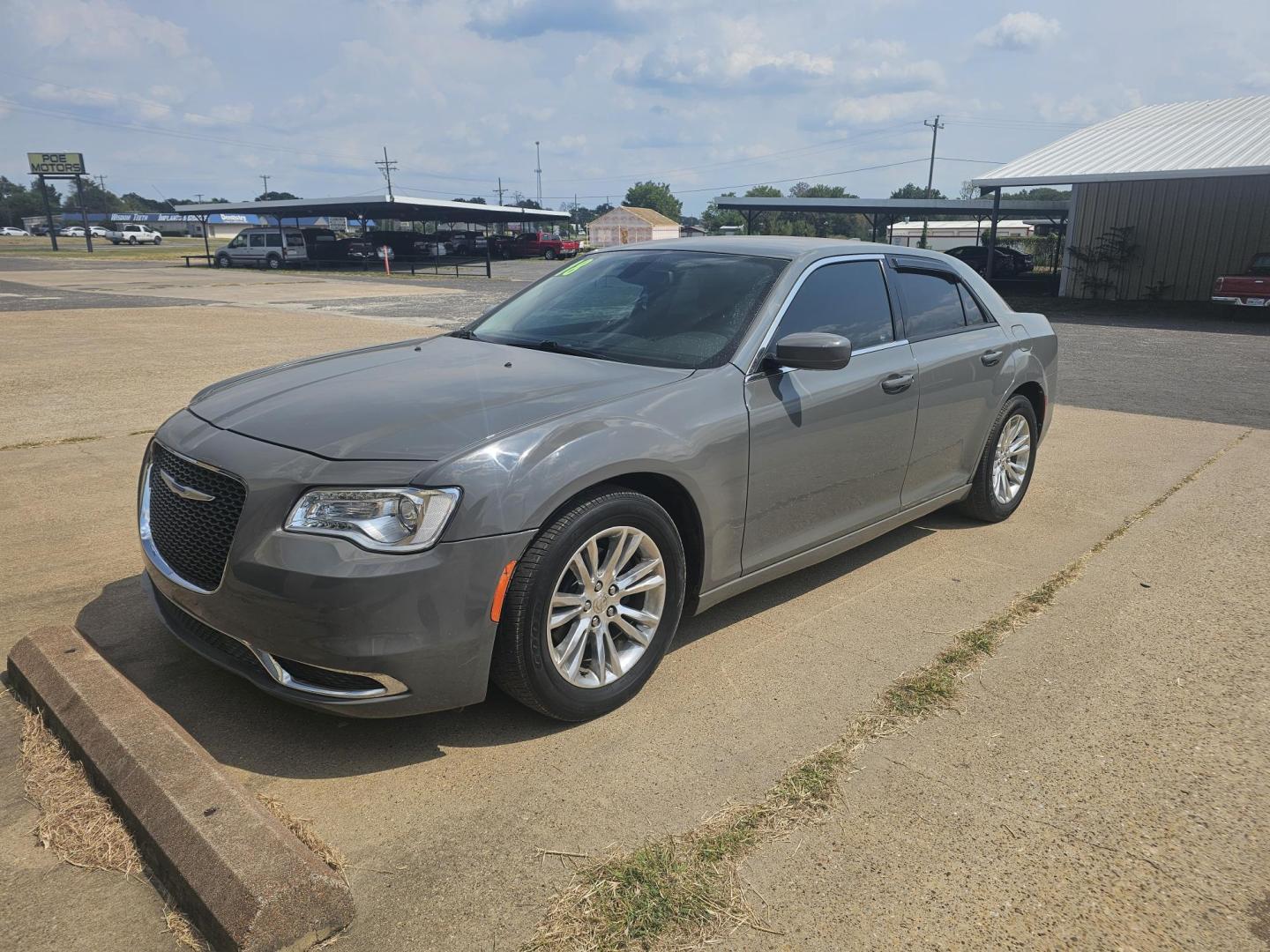 2018 GRAY Chrysler 300 Limited RWD (2C3CCAAG5JH) with an 3.6L V6 SOHC 24V engine, 8A transmission, located at 533 S Seven Points BLVD, Seven Points, TX, 75143, (430) 255-4030, 32.313999, -96.209351 - Photo#0