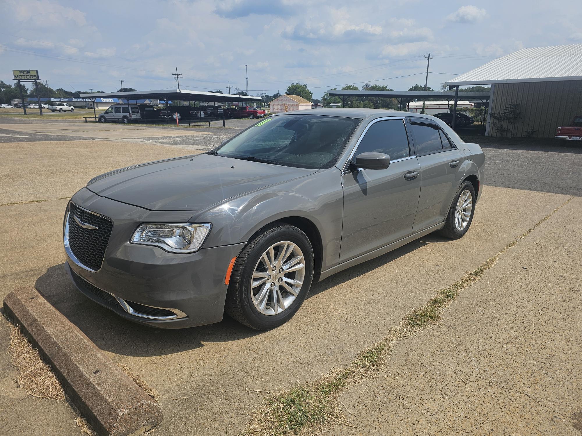 photo of 2018 Chrysler 300 Limited RWD