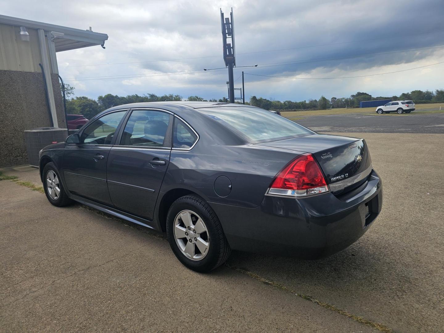 2010 Chevrolet Impala LT (2G1WB5EN0A1) with an 3.5L V6 OHV 12V engine, 4-Speed Automatic transmission, located at 533 S Seven Points BLVD, Seven Points, TX, 75143, (430) 255-4030, 32.313999, -96.209351 - Photo#3