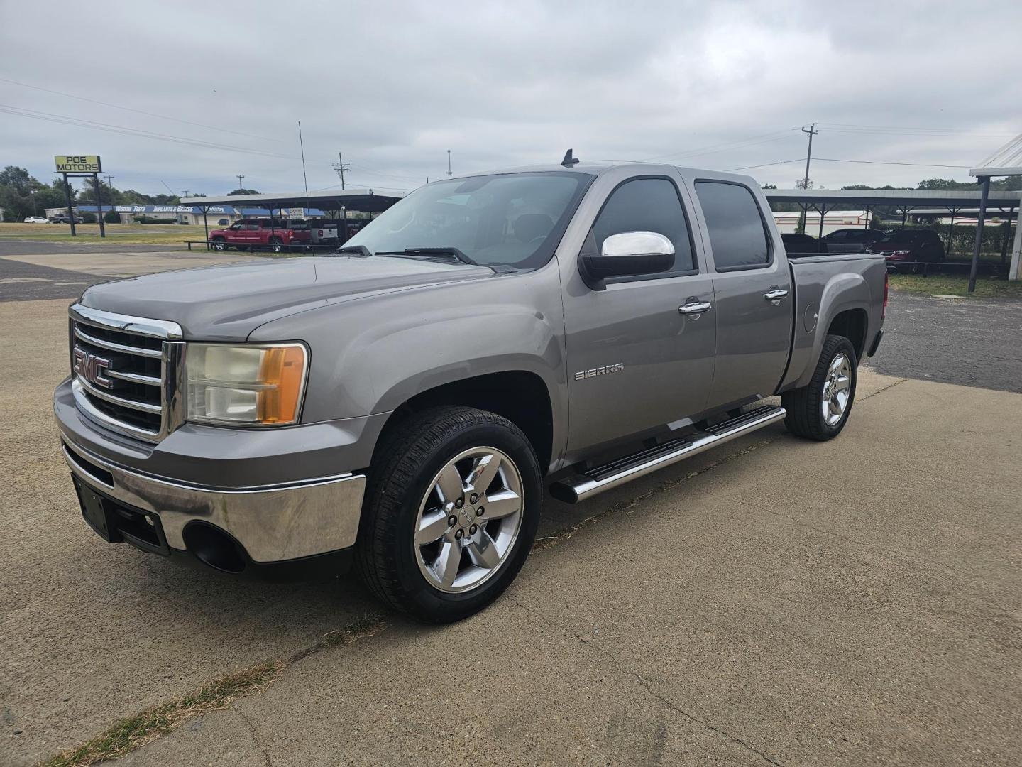 2013 GMC Sierra 1500 SLE Crew Cab 2WD (3GTP1VE02DG) with an 5.3L V8 OHV 16V FFV engine, 6-Speed Automatic transmission, located at 533 S Seven Points BLVD, Seven Points, TX, 75143, (430) 255-4030, 32.313999, -96.209351 - Photo#0