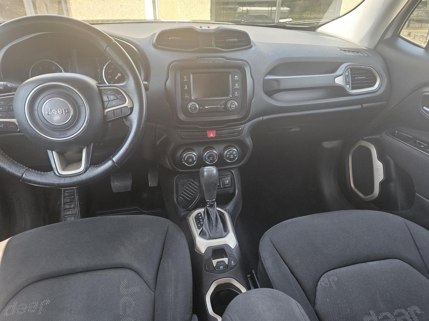 2015 Jeep Renegade Latitude FWD (ZACCJABT5FP) with an 2.4L L4 engine, 6-Speed Manual transmission, located at 533 S Seven Points BLVD, Seven Points, TX, 75143, (430) 255-4030, 32.313999, -96.209351 - Photo#4