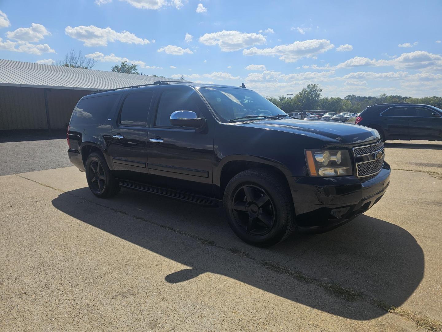 2007 BLACK Chevrolet Suburban LS 1500 2WD (3GNFC16Y07G) with an 6.0L V8 OHV 16V engine, 4-Speed Automatic transmission, located at 533 S Seven Points BLVD, Seven Points, TX, 75143, (430) 255-4030, 32.313999, -96.209351 - Photo#2