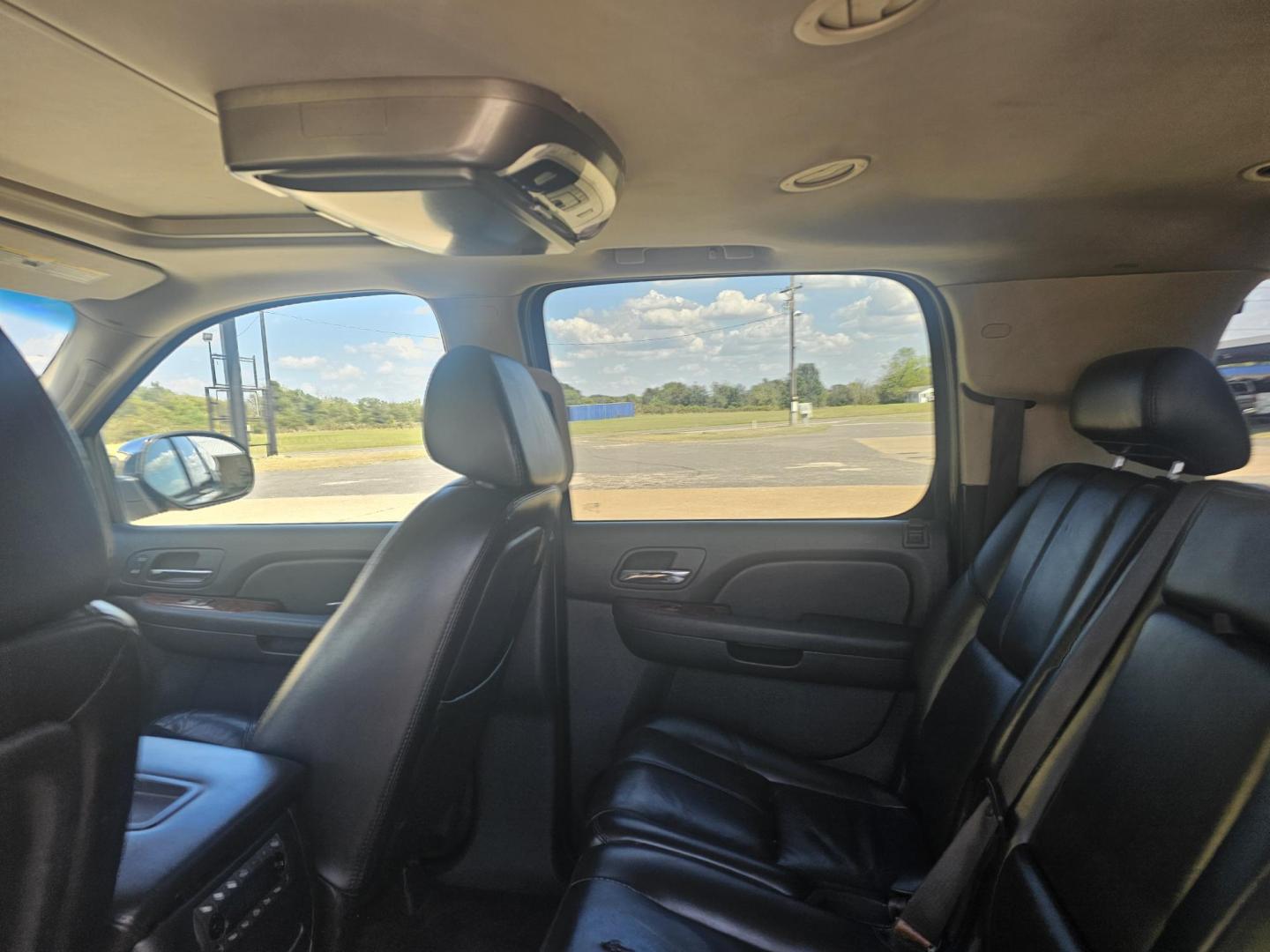 2007 BLACK Chevrolet Suburban LS 1500 2WD (3GNFC16Y07G) with an 6.0L V8 OHV 16V engine, 4-Speed Automatic transmission, located at 607 S Seven Points BLVD, Seven Points, TX, 75143, (430) 255-4030, 32.313934, -96.207932 - Photo#4