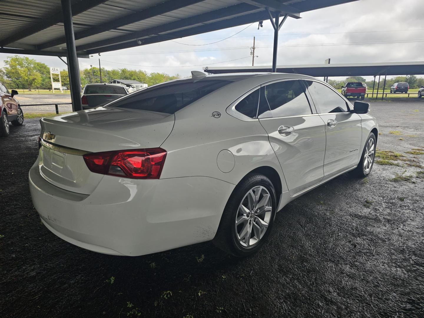 2018 WHITE Chevrolet Impala LT (2G1105S36J9) with an 3.6L V6 DOHC 24V engine, 6A transmission, located at 533 S Seven Points BLVD, Seven Points, TX, 75143, (430) 255-4030, 32.313999, -96.209351 - Photo#2