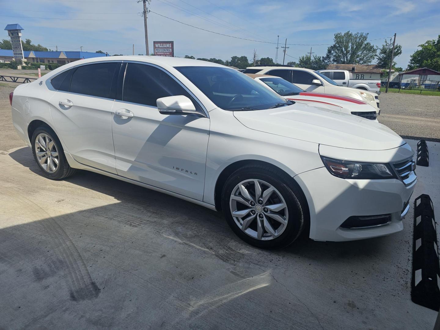 2018 WHITE Chevrolet Impala LT (2G1105S36J9) with an 3.6L V6 DOHC 24V engine, 6A transmission, located at 607 S Seven Points BLVD, Seven Points, TX, 75143, (430) 255-4030, 32.313934, -96.207932 - Photo#1