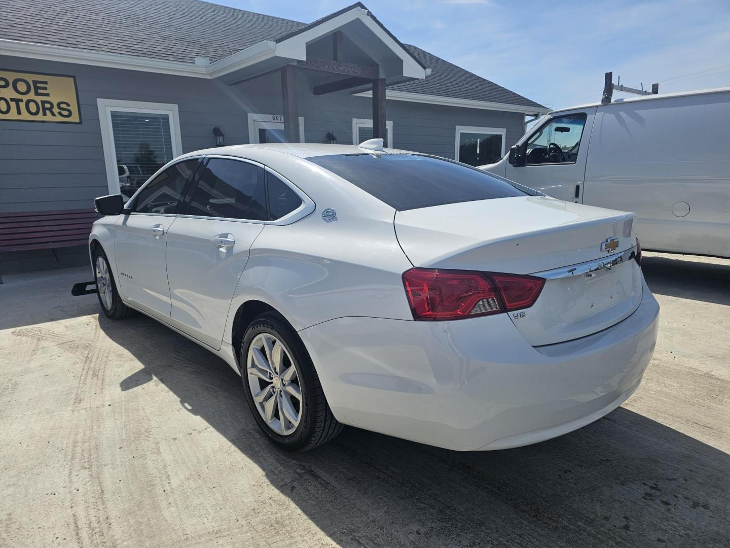 2018 WHITE Chevrolet Impala LT (2G1105S36J9) with an 3.6L V6 DOHC 24V engine, 6A transmission, located at 607 S Seven Points BLVD, Seven Points, TX, 75143, (430) 255-4030, 32.313934, -96.207932 - Photo#3