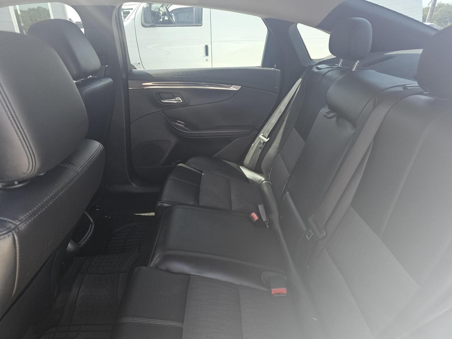 2018 WHITE Chevrolet Impala LT (2G1105S36J9) with an 3.6L V6 DOHC 24V engine, 6A transmission, located at 607 S Seven Points BLVD, Seven Points, TX, 75143, (430) 255-4030, 32.313934, -96.207932 - Photo#5