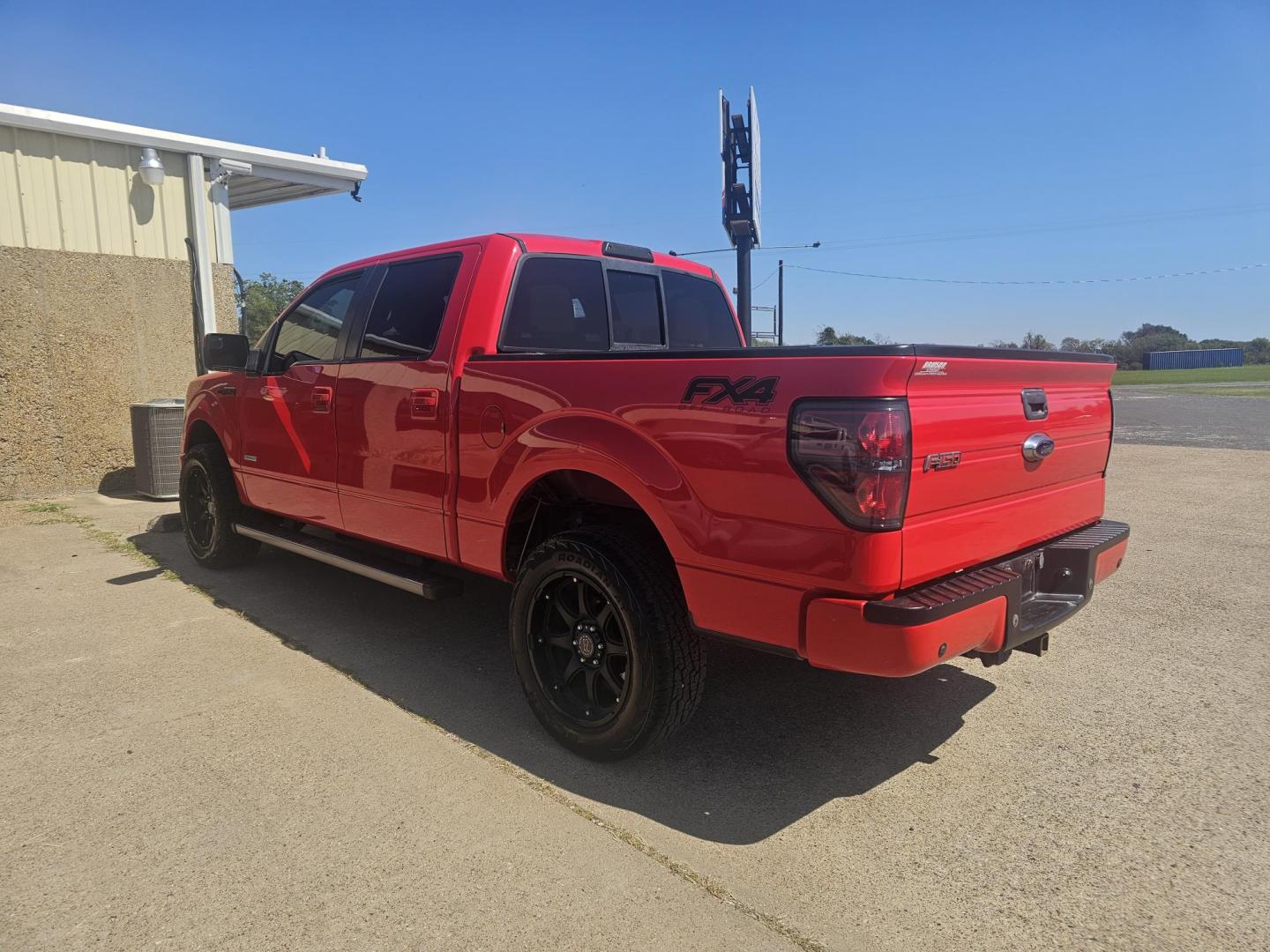 2013 RED Ford F-150 XLT SuperCrew 6.5-ft. Bed 4WD (1FTFW1ET2DK) with an 3.5L V6 TURBO engine, 6-Speed Automatic transmission, located at 533 S Seven Points BLVD, Seven Points, TX, 75143, (430) 255-4030, 32.313999, -96.209351 - Photo#3