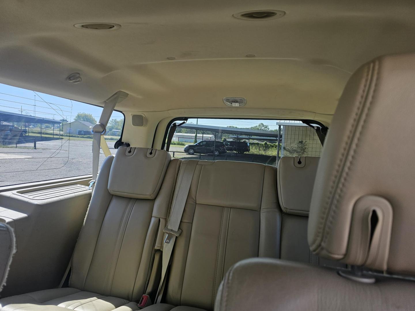 2015 WHITE Lincoln Navigator L 2WD (5LMJJ3HTXFE) with an 3.5L V6 DOHC 24V FFV engine, 6-Speed Automatic transmission, located at 533 S Seven Points BLVD, Seven Points, TX, 75143, (430) 255-4030, 32.313999, -96.209351 - Photo#6