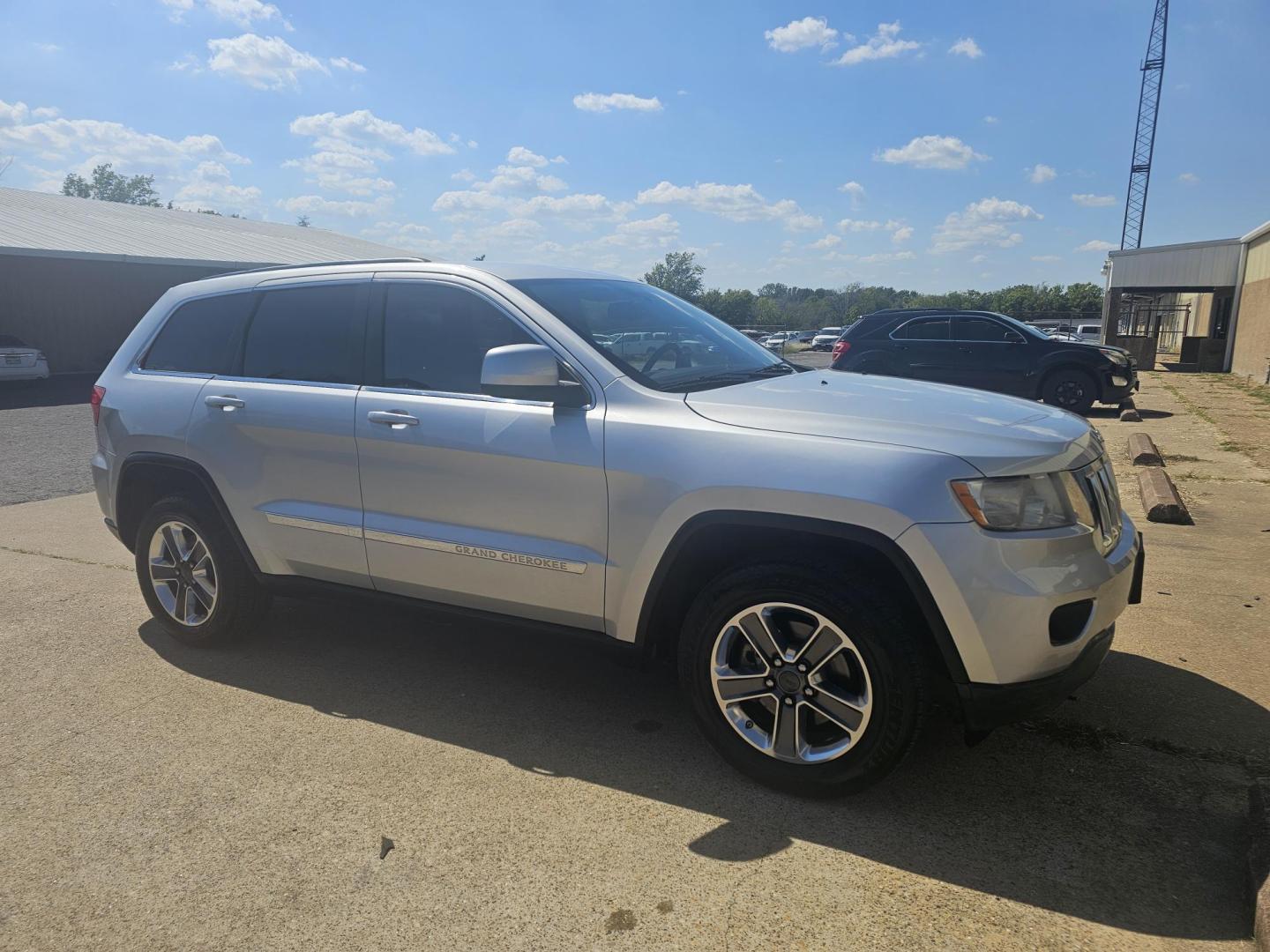 2013 SILVER Jeep Grand Cherokee Laredo 2WD (1C4RJEAG3DC) with an 3.6L V6 DOHC 24V engine, 5-Speed Automatic transmission, located at 533 S Seven Points BLVD, Seven Points, TX, 75143, (430) 255-4030, 32.313999, -96.209351 - Photo#1