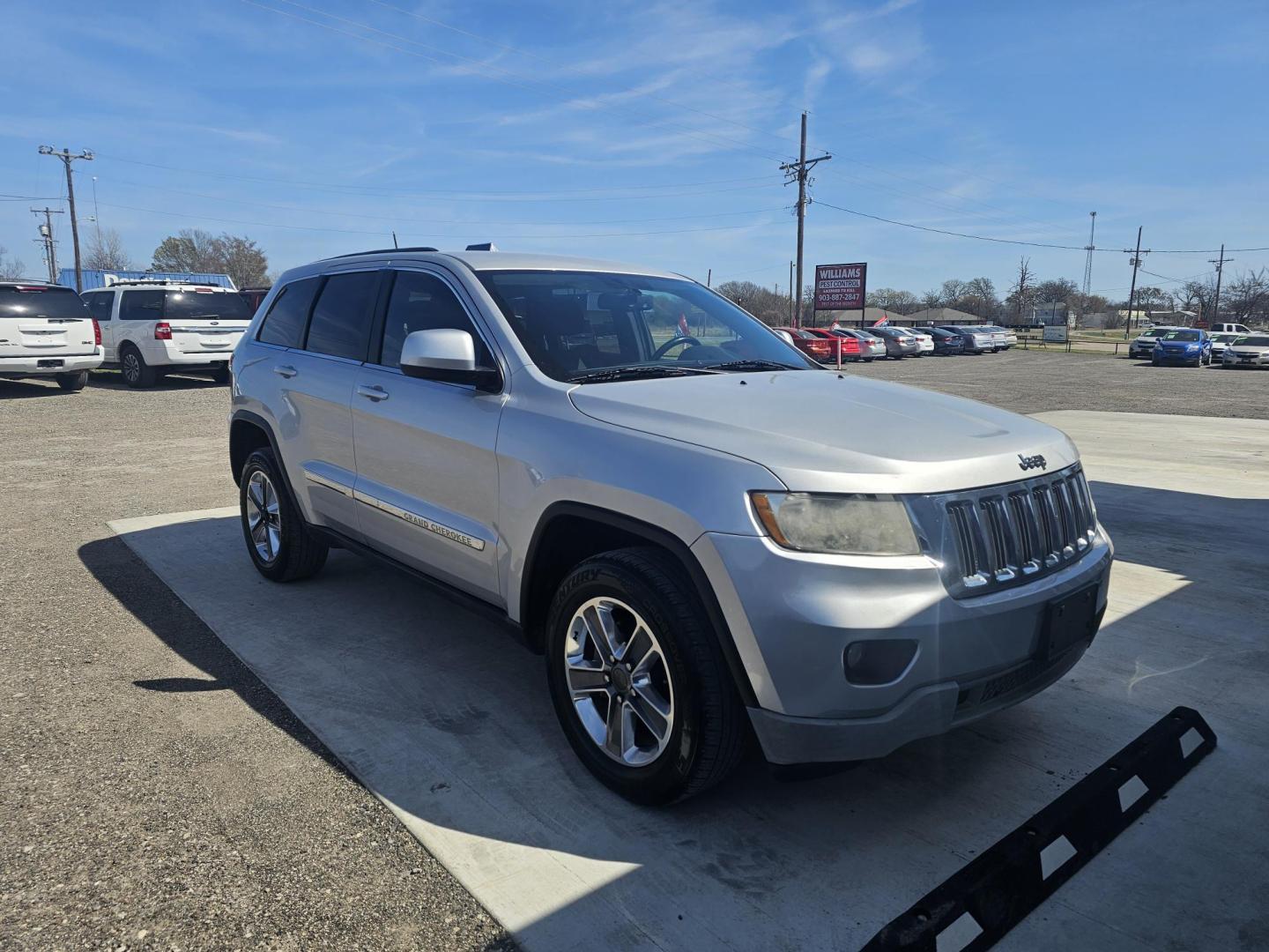 2013 SILVER Jeep Grand Cherokee Laredo 2WD (1C4RJEAG3DC) with an 3.6L V6 DOHC 24V engine, 5-Speed Automatic transmission, located at 607 S Seven Points BLVD, Seven Points, TX, 75143, (430) 255-4030, 32.313934, -96.207932 - Photo#1