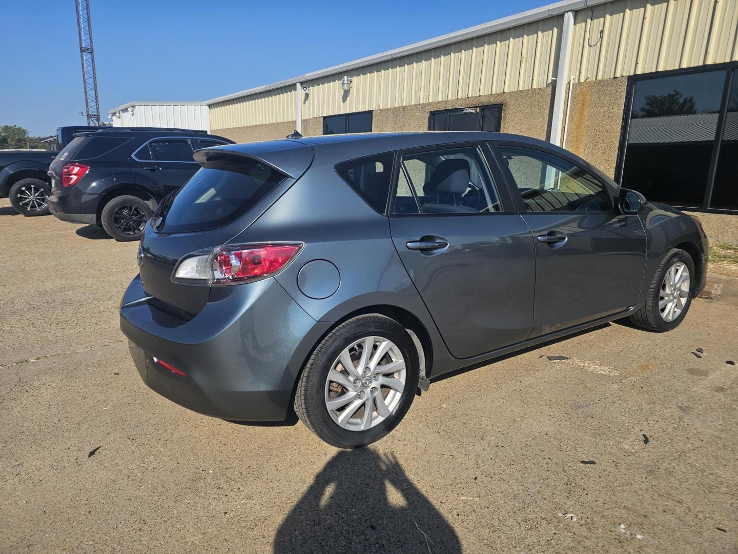 2012 BLUE Mazda MAZDA3 I Touring 5-Door (JM1BL1L72C1) with an 2.0L L4 DOHC 16V engine, located at 533 S Seven Points BLVD, Seven Points, TX, 75143, (430) 255-4030, 32.313999, -96.209351 - Photo#2