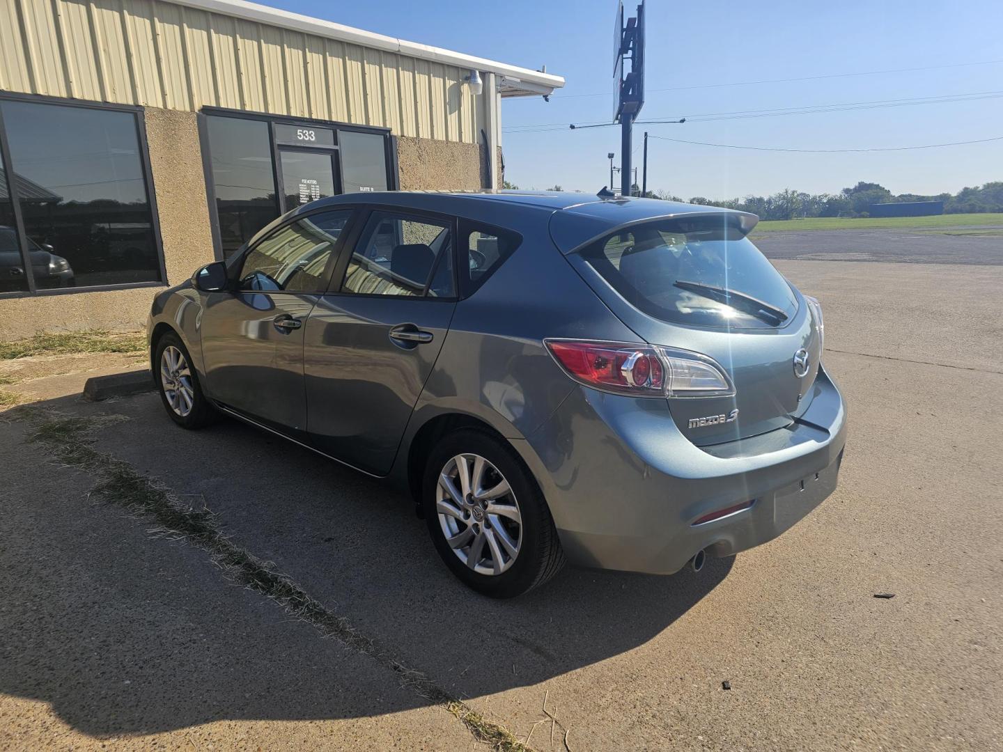 2012 BLUE Mazda MAZDA3 I Touring 5-Door (JM1BL1L72C1) with an 2.0L L4 DOHC 16V engine, located at 533 S Seven Points BLVD, Seven Points, TX, 75143, (430) 255-4030, 32.313999, -96.209351 - Photo#3