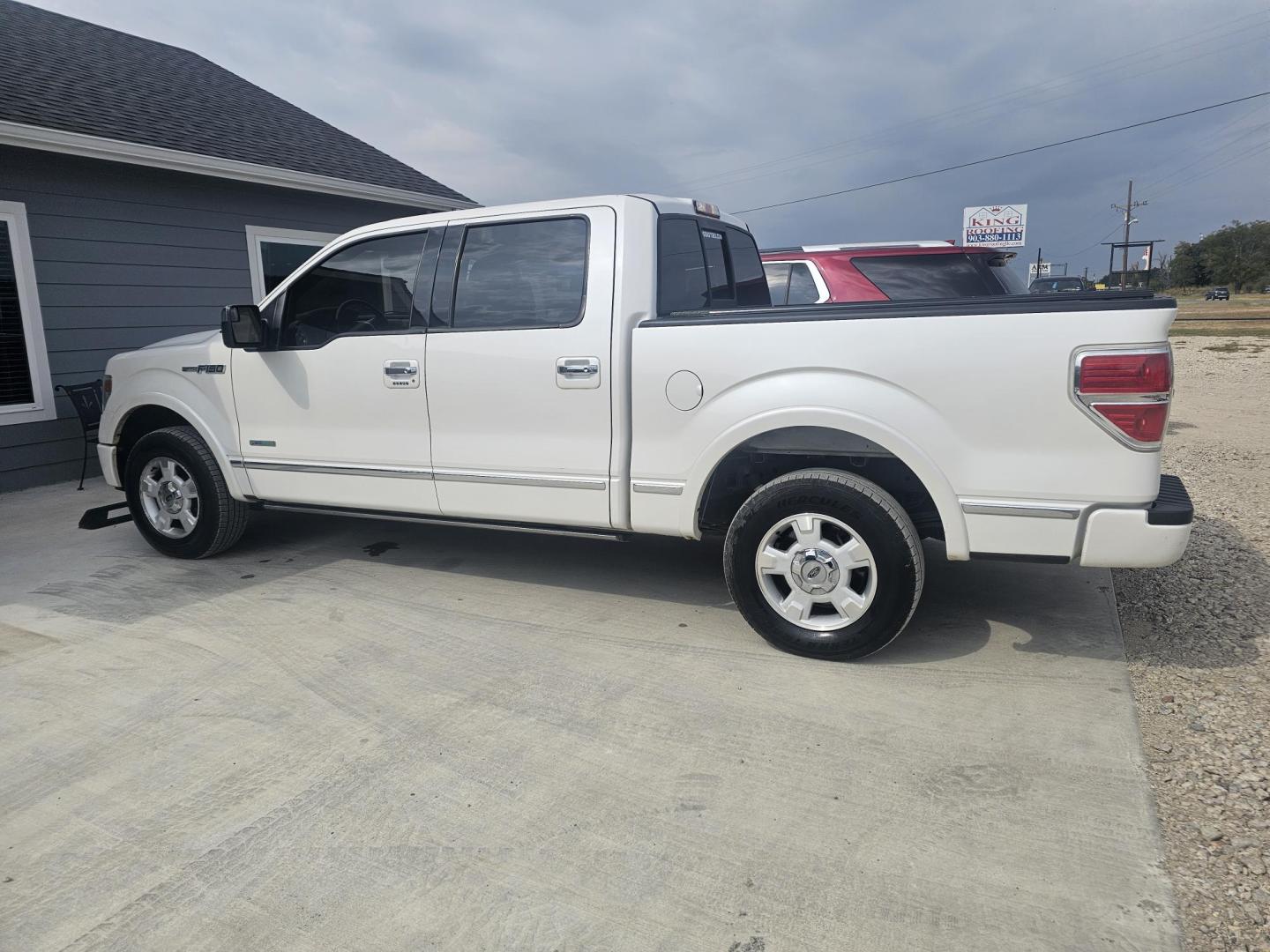 2014 WHITE Ford F-150 Platinum SuperCrew 6.5-ft. Bed 2WD (1FTFW1CT7EF) with an 3.5L V6 TURBO engine, 6-Speed Automatic transmission, located at 607 S Seven Points BLVD, Seven Points, TX, 75143, (430) 255-4030, 32.313934, -96.207932 - Photo#3