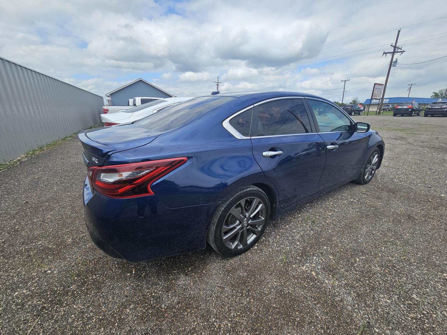 2018 BLUE Nissan Altima 2.5 (1N4AL3AP0JC) with an 2.5L L4 DOHC 16V engine, CVT transmission, located at 607 S Seven Points BLVD, Seven Points, TX, 75143, (430) 255-4030, 32.313934, -96.207932 - Photo#2