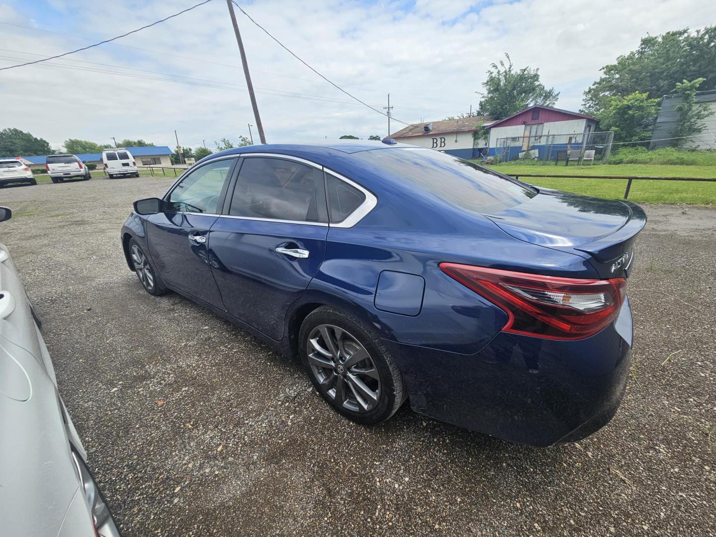2018 BLUE Nissan Altima 2.5 (1N4AL3AP0JC) with an 2.5L L4 DOHC 16V engine, CVT transmission, located at 607 S Seven Points BLVD, Seven Points, TX, 75143, (430) 255-4030, 32.313934, -96.207932 - Photo#3