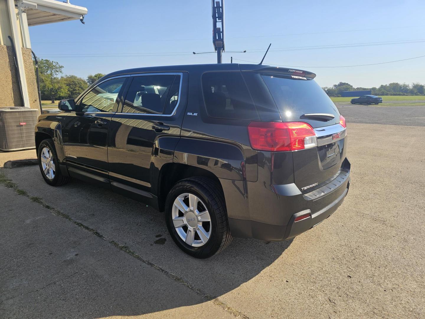 2013 GRAY GMC Terrain SLE1 FWD (2GKALMEK7D6) with an 2.4L L4 DOHC 16V FFV engine, 6-Speed Automatic transmission, located at 533 S Seven Points BLVD, Seven Points, TX, 75143, (430) 255-4030, 32.313999, -96.209351 - Photo#3